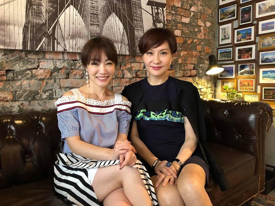 蕭彤雯（左）在公益活動中遇到偶像方芳芳，立刻變成了小粉絲。（翻攝自蕭彤雯臉書）