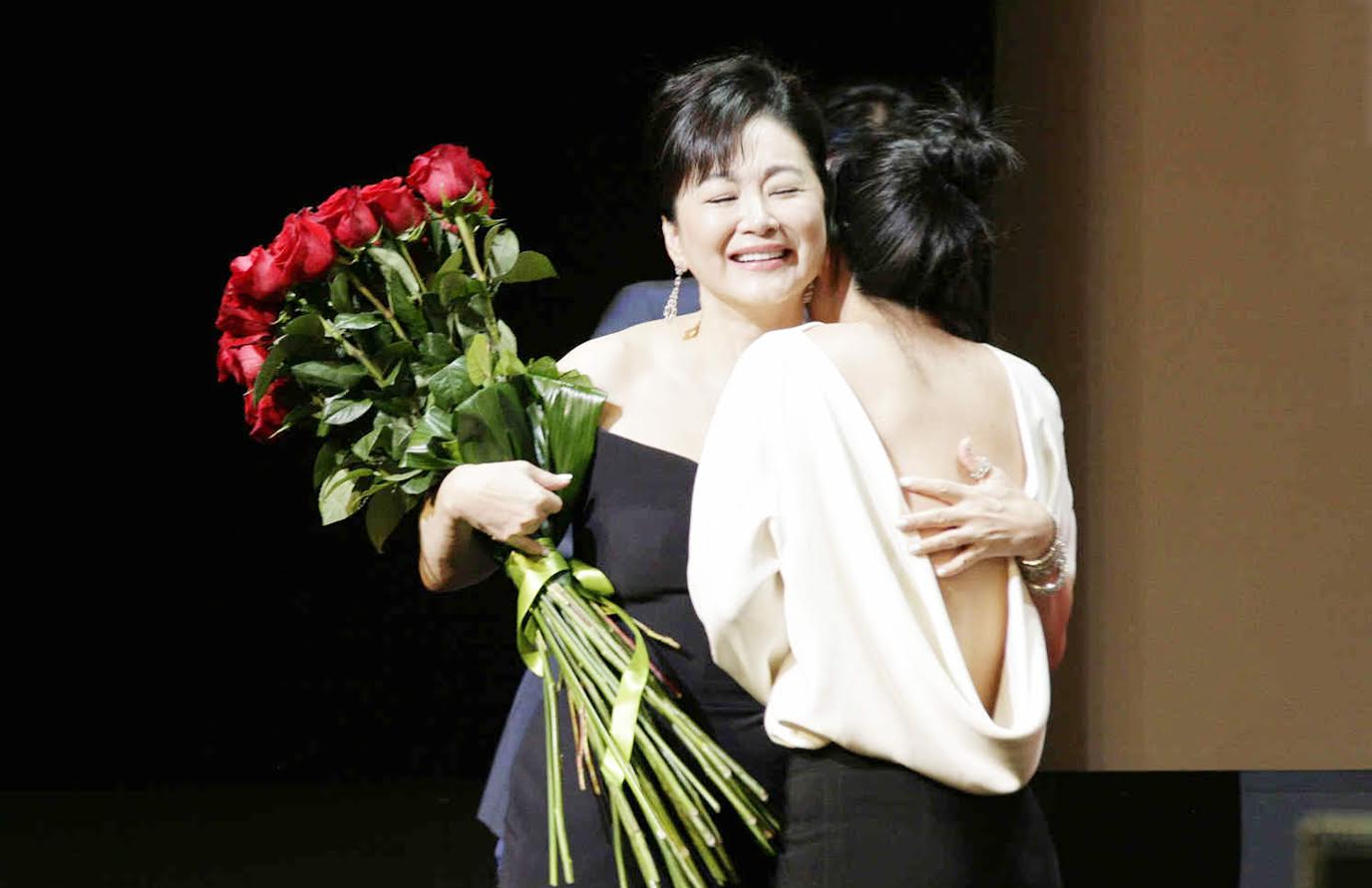 看見愛女出現，林青霞又驚又喜，差點喜極而泣。（双喜提供）