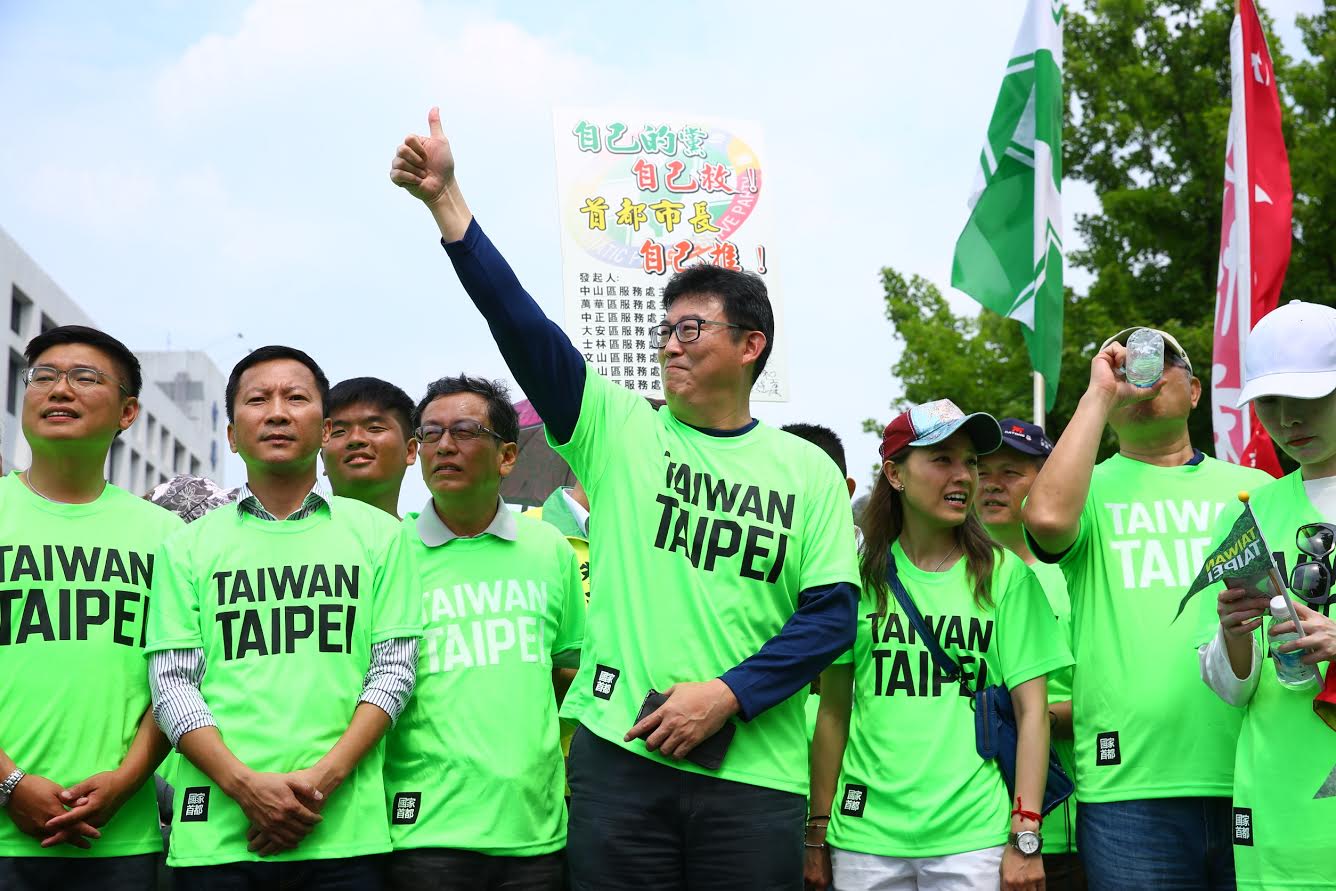 民進黨立委姚文智，22日下午舉辦「機蛋大遊行」。