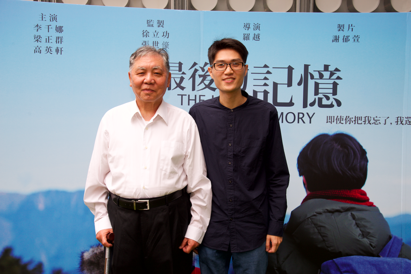 學生導演羅越向素有「台灣電影教父」之稱的資深電影人徐立功毛遂自薦,果然獲得對方賞識,應允為《最後的記憶》擔任監製。(開南電影與創意媒體學系提供)