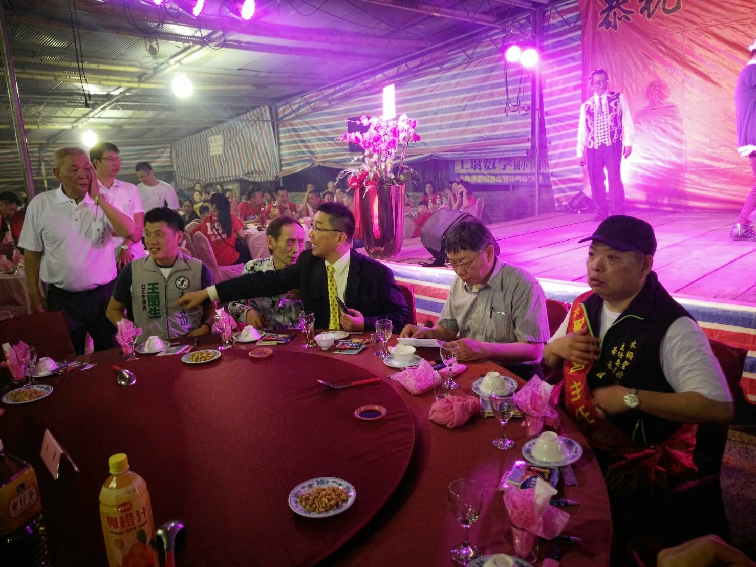 柯P雖遭到綠營基層強烈反彈，但人氣似乎不受影響。