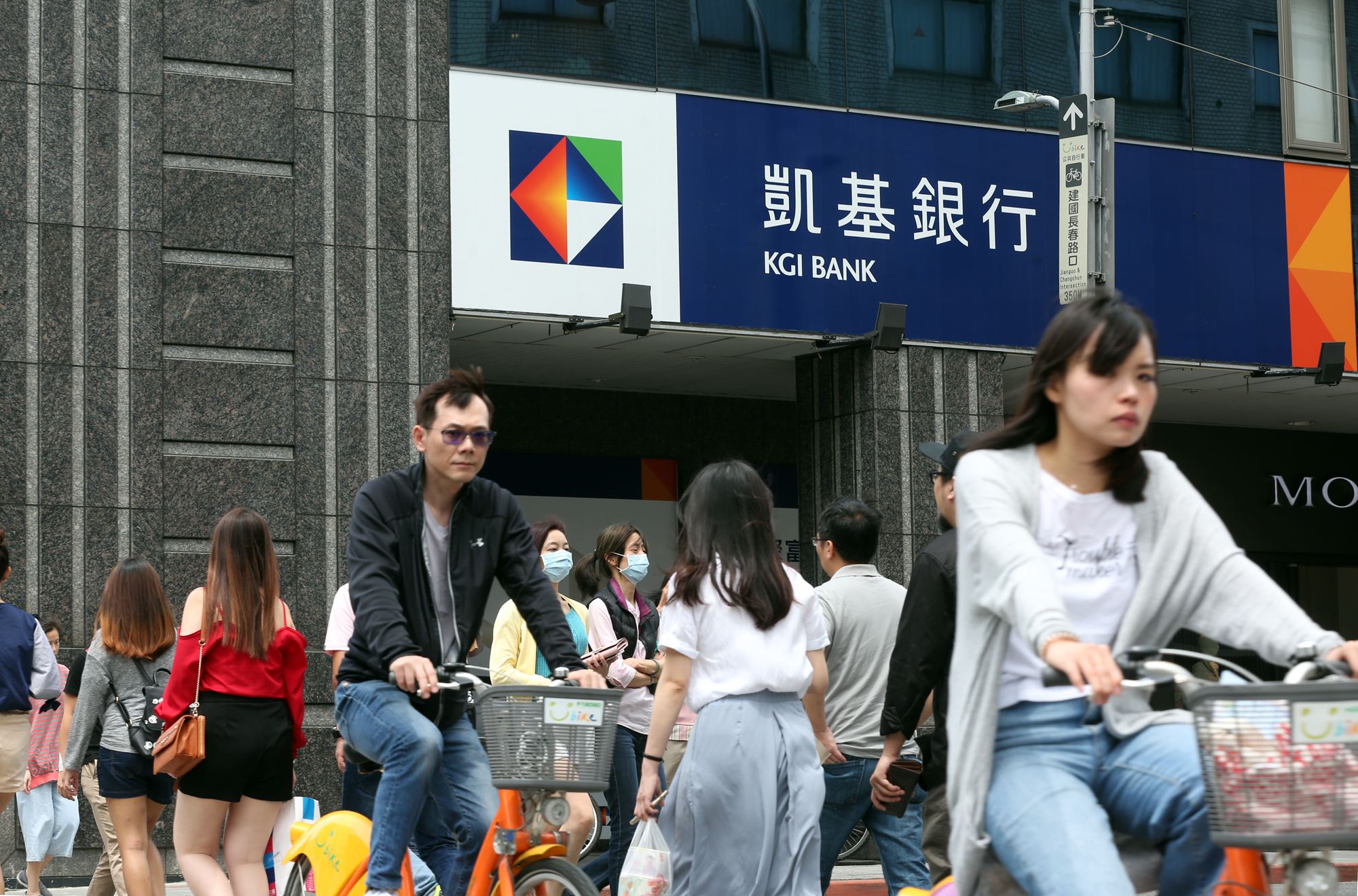 加幣今年2、3月突然大跌，大量買進加幣的凱基銀行因此出現爆虧的狀況。