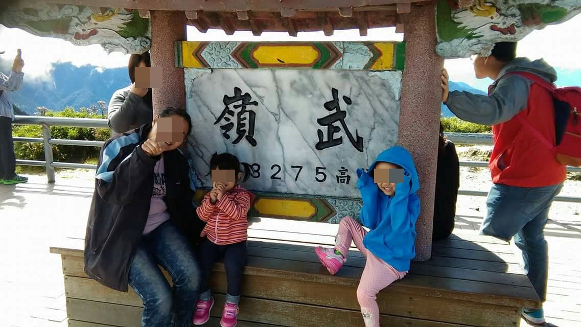 葉家豪臉書中儘是與妻女出遊的歡樂照片。（翻攝自葉家豪臉書）