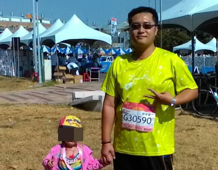 葉家豪臉書中儘是與妻女出遊的歡樂照片。（翻攝自葉家豪臉書）