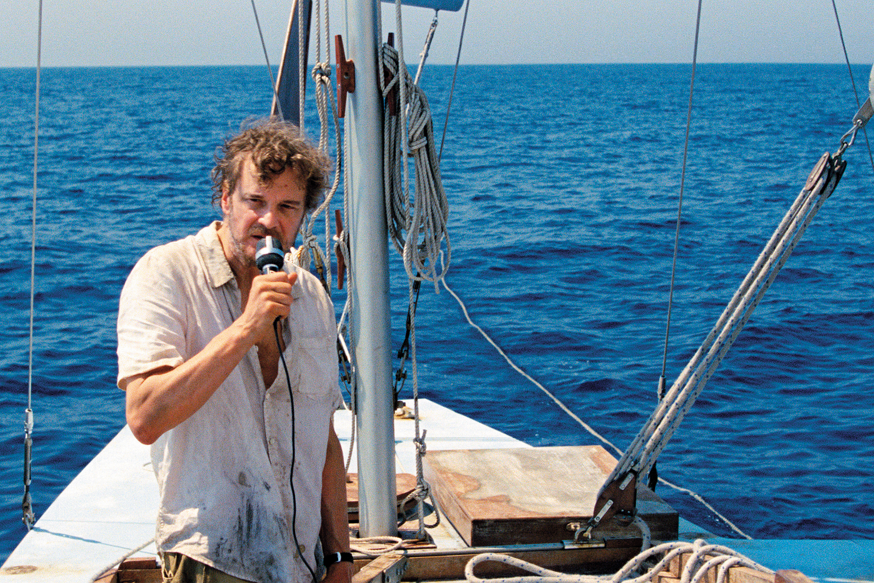 《獨帆之聲》描述中年商人以業餘身分投入單人環球航海競賽，以為他獨占鰲頭，到頭來卻是一齣欺瞞世人的悲劇。（采昌提供）