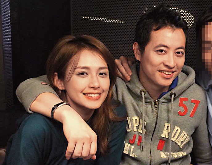 林冠百（右）跟袁艾菲交往將近4年，外界一度以為他們將會互訂終身，但最後分手。（翻攝自黃小賦臉書）