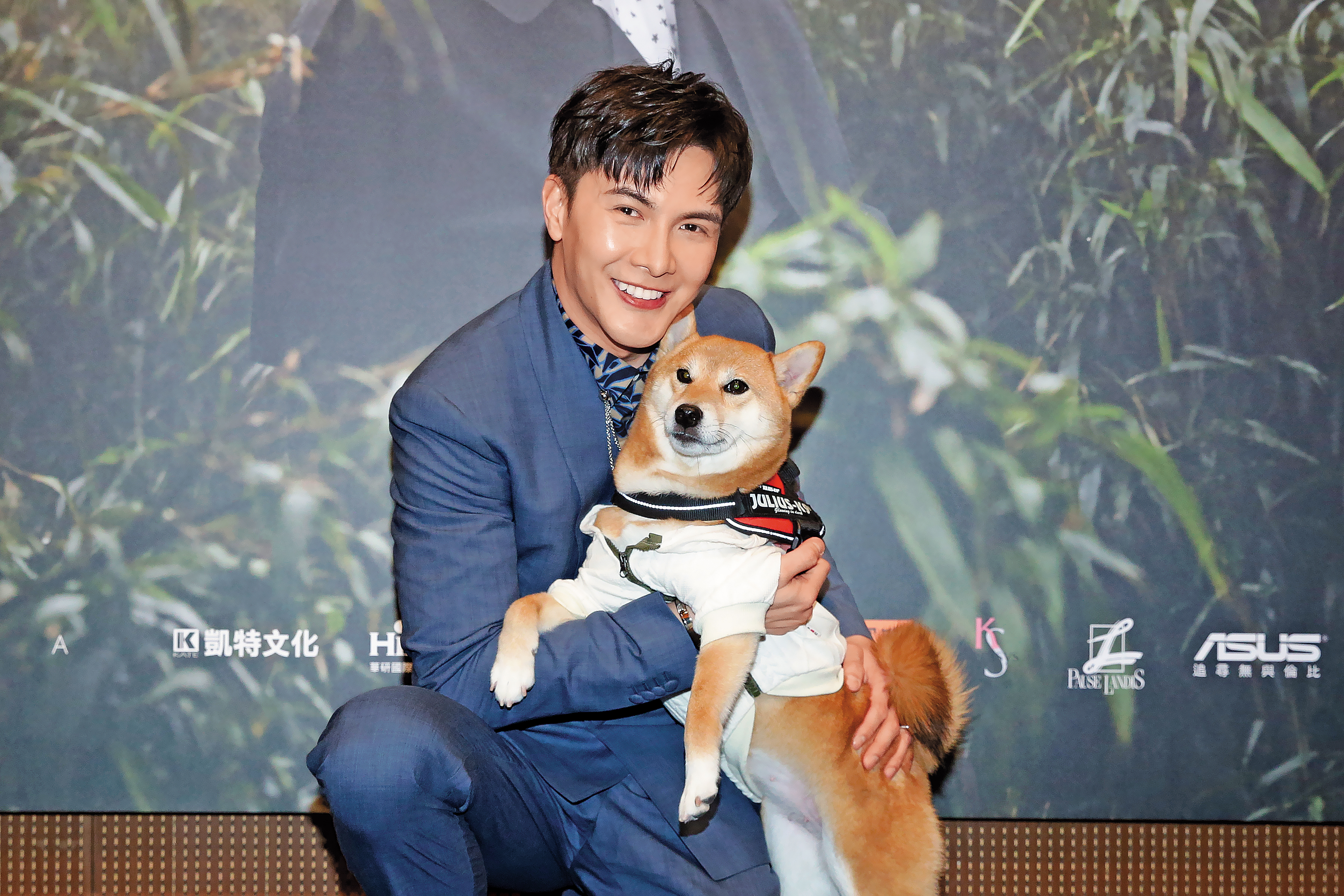 謝佳見曾帶著愛犬出席自己的新書記者會。