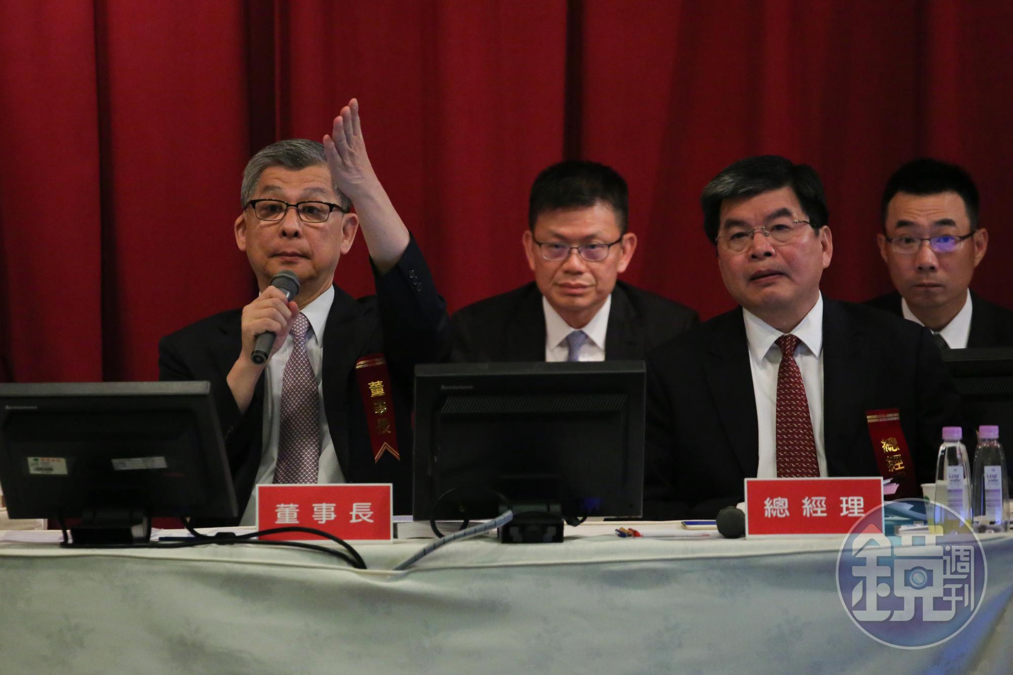 蔡萬德是國泰金董事長蔡宏圖(左)、富邦金董事長蔡明忠最小的叔叔。