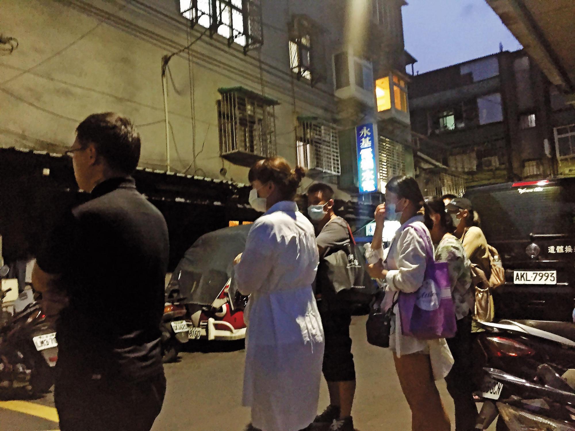 蔡家共有8名手足，但照顧么妹和父母的責任主要由殺人的蔡男負擔，其他手足則給予經濟協助。