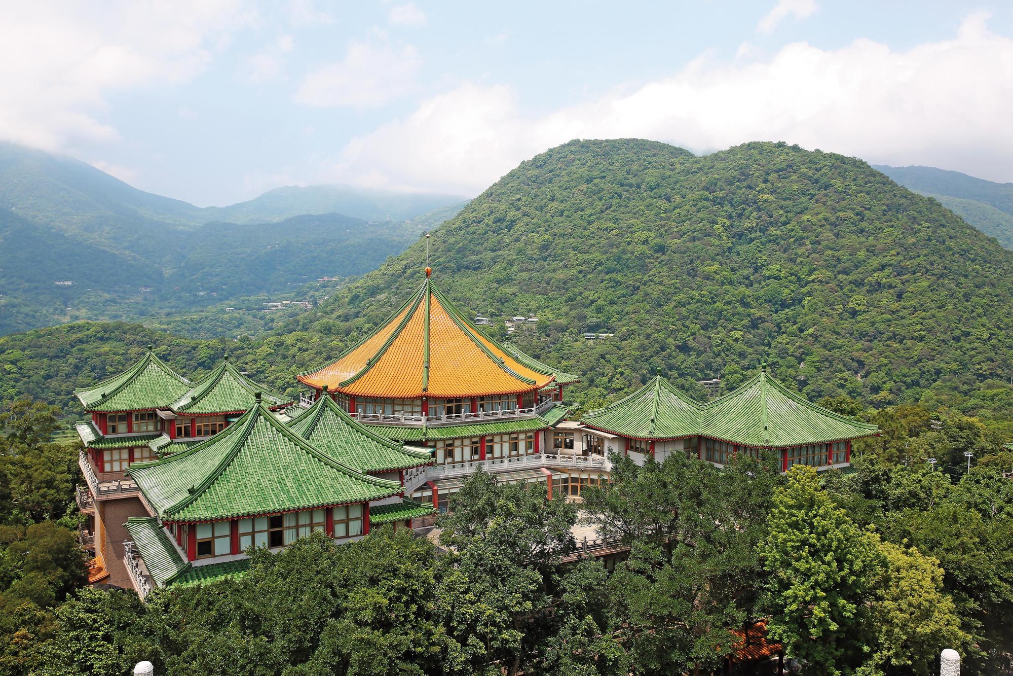 文化大學位於陽明山上，是國內知名私立大學，近年來董事會紛爭不斷，已經嚴重衝擊校譽。