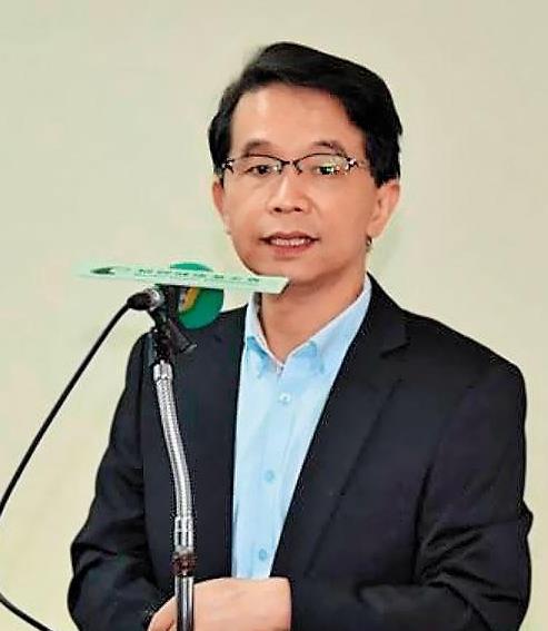 新店耕莘醫院精神科主任楊聰財認為，照顧家人應要有3班人力，給予照顧者喘息空間。（翻攝自楊聰財臉書）