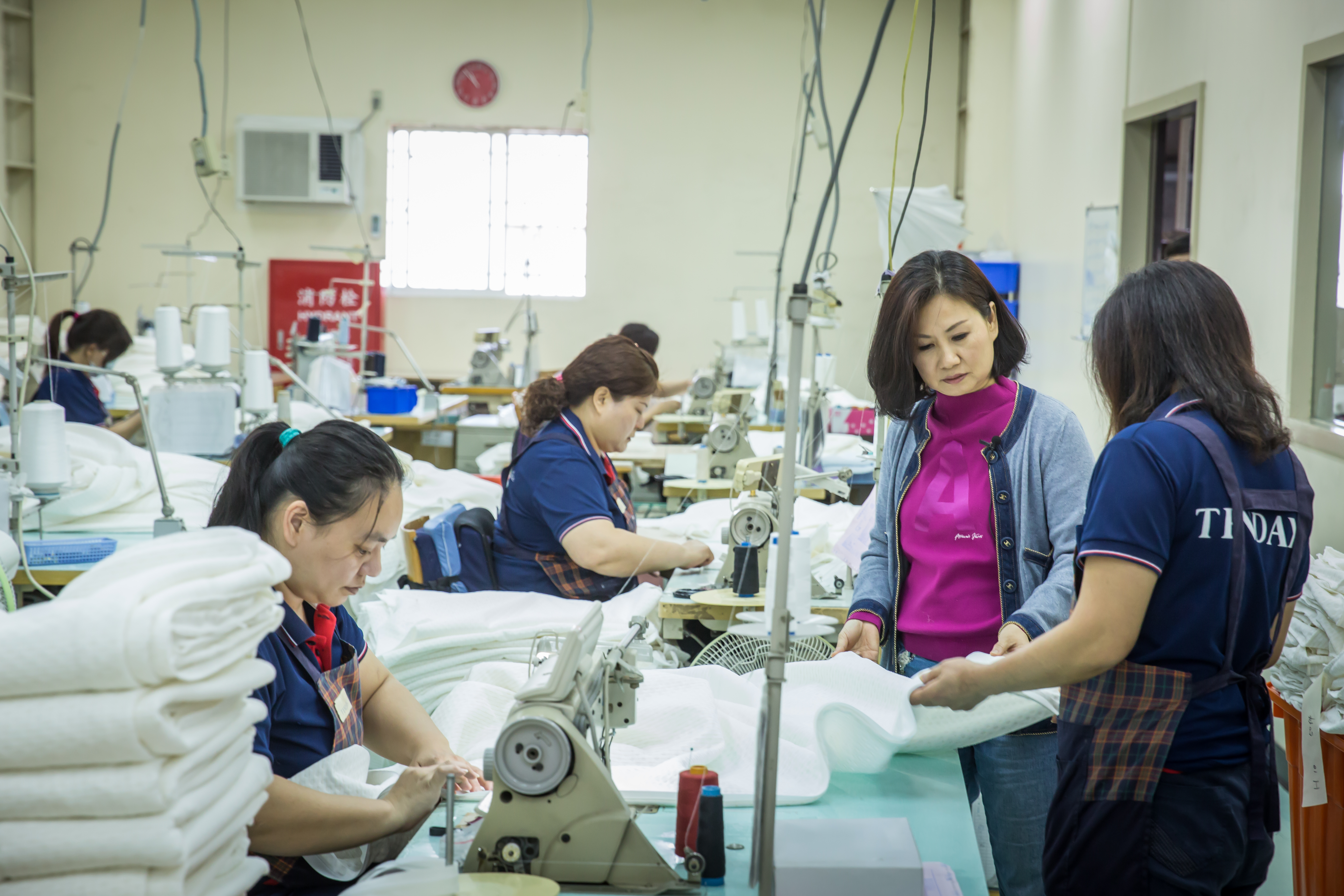 譚芙芩每年都會走訪龜山工廠與員工一對一面談，了解基層員工想法。