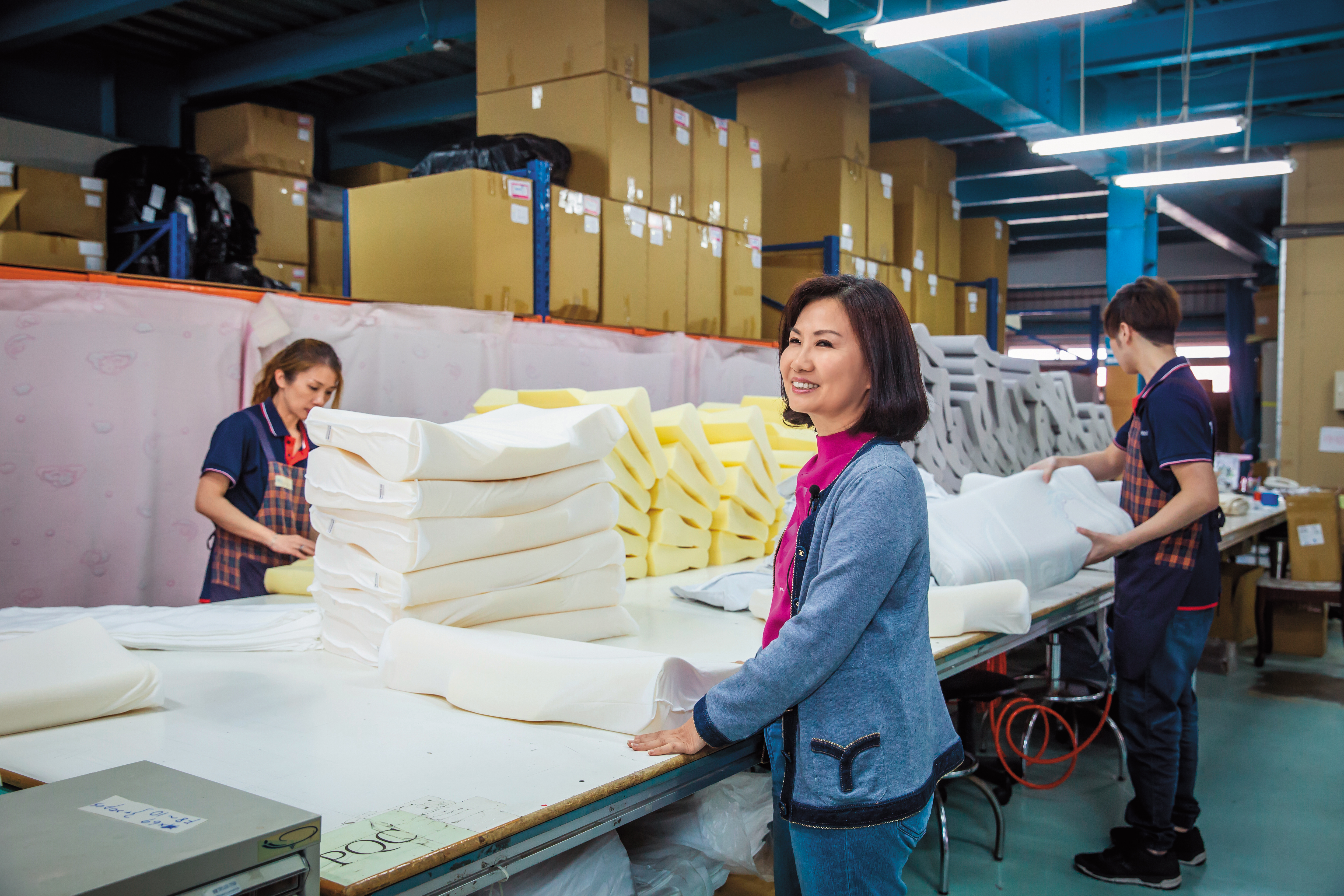 譚芙芩（右）在床墊市場耕耘逾30年，17年前創立量身紓壓床枕品牌TENDAYs，成為多位正副元首都買單的總統級名床。