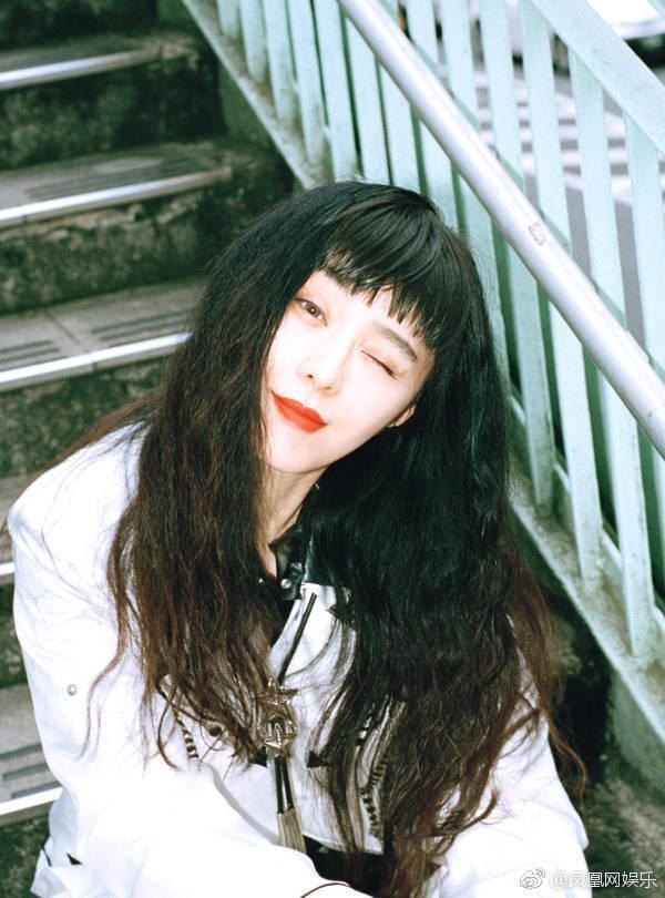 女神范冰冰髮量多，從不怕掉髮。（翻攝自微博）