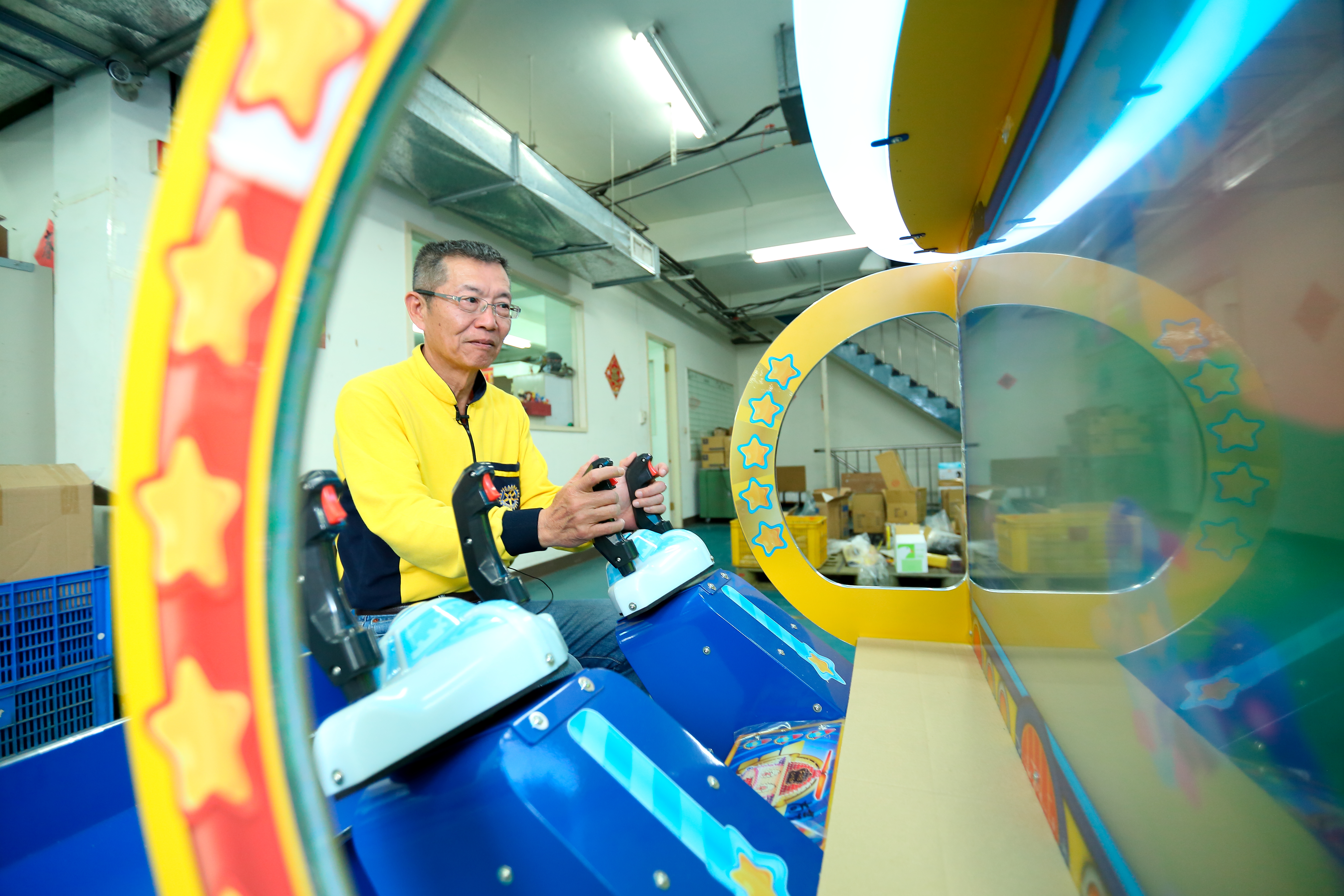 呂坤謀原在中和經營傳統雜貨店，如今已是北台灣最大電子遊戲機製造商。