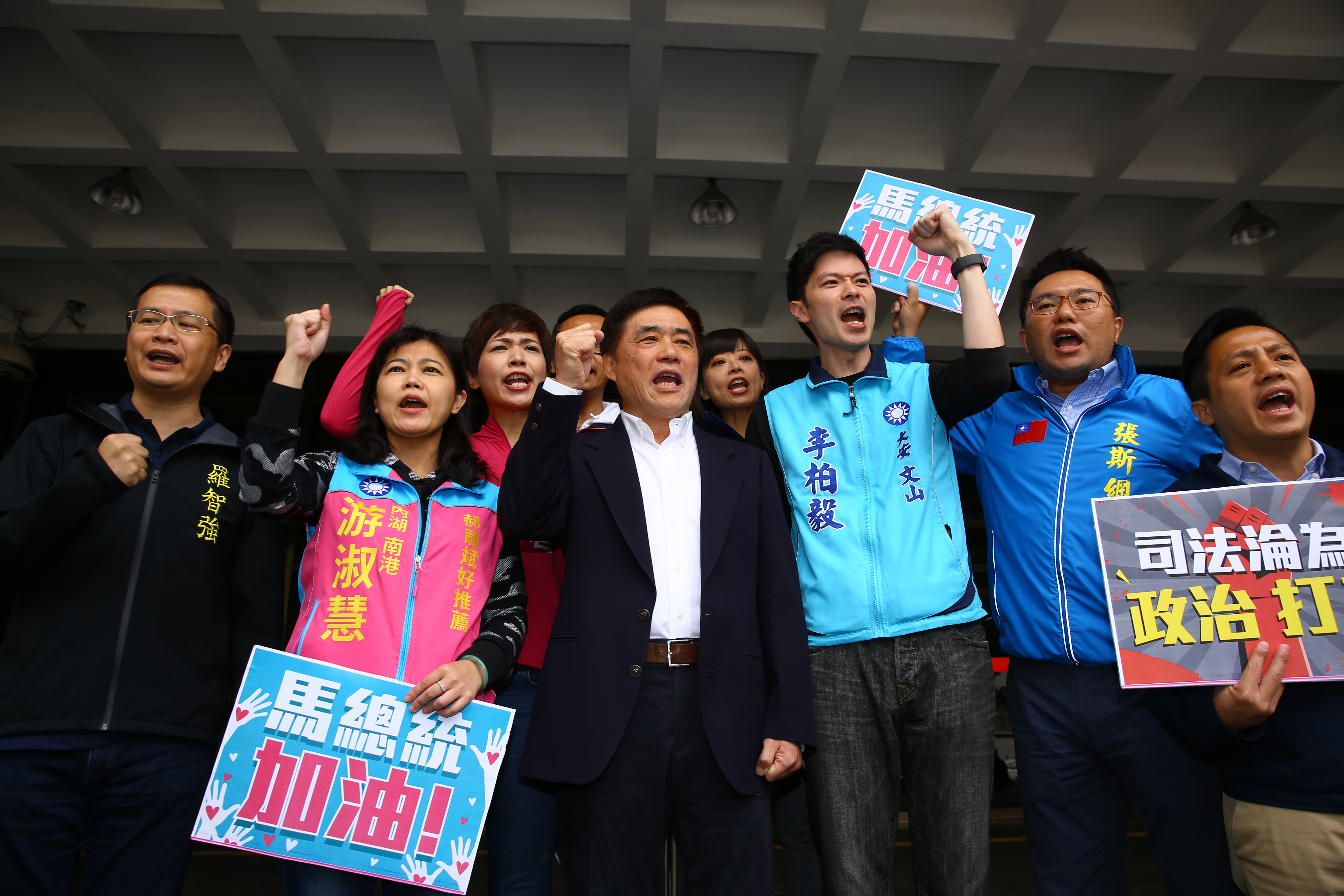 郝龍斌表示，今天前來是給台灣的司法加油，給馬總統加油。