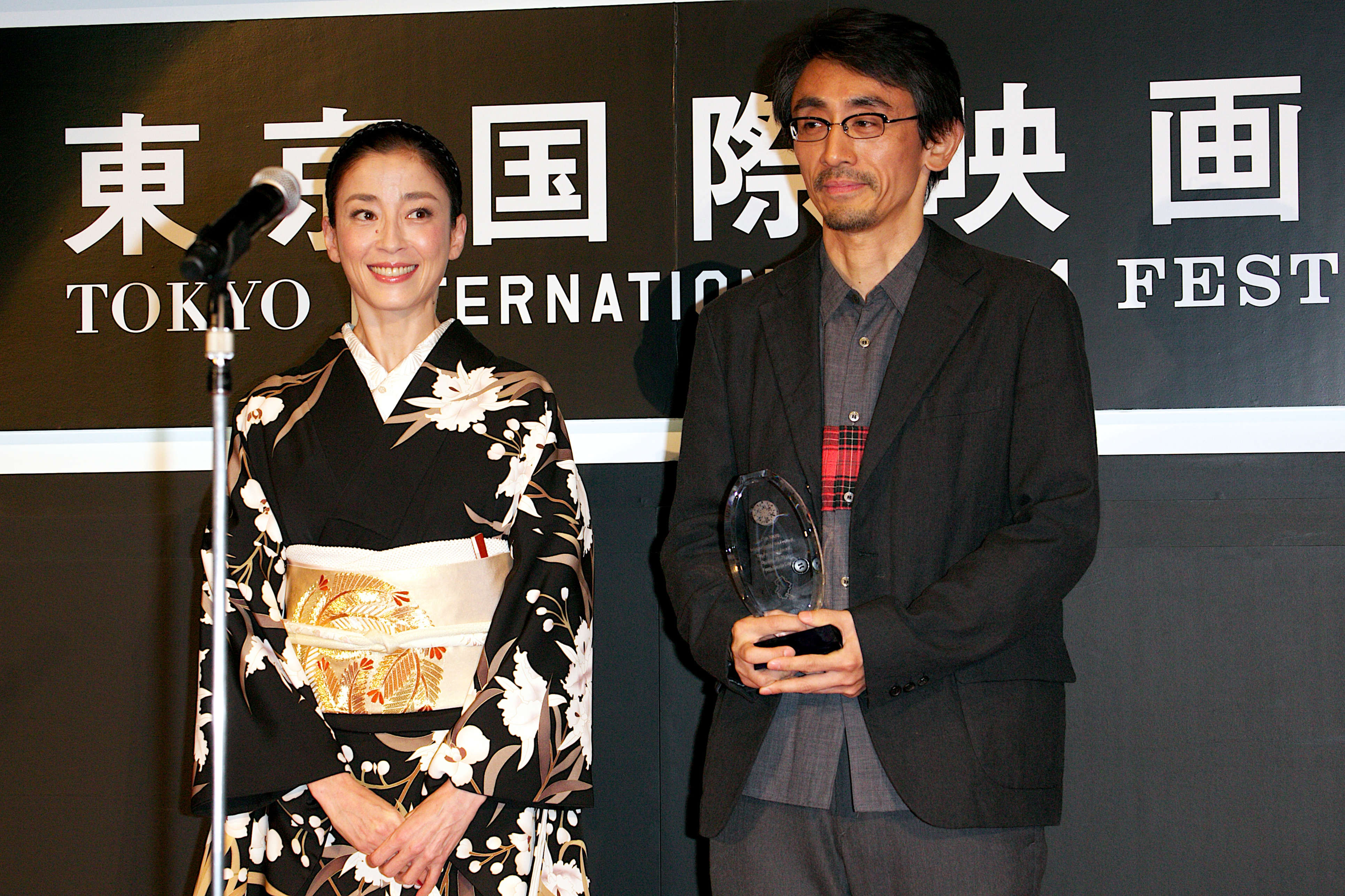 吉田大八（右）以《紙之月》獲東京影展觀眾票選獎，也讓宮澤理惠拿下東京影展影后。（東方IC）