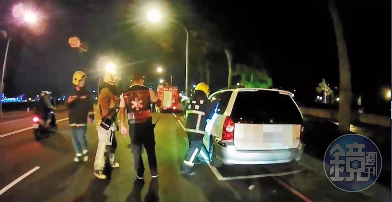 所幸警消即時破窗將吳姓姊妹2人救出,但姊姊恐要面臨加工自殺的罪責。