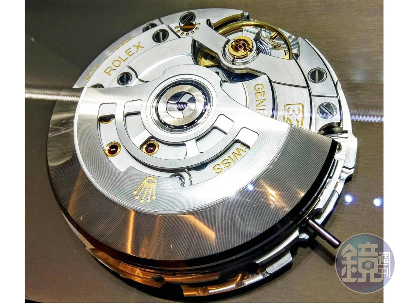 Cal.3285與這兩年ROLEX的新世代大三針Cal.3235機芯一樣，擁有10項專利、70小時動力儲存與全新擒縱裝置，規格十分亮眼。