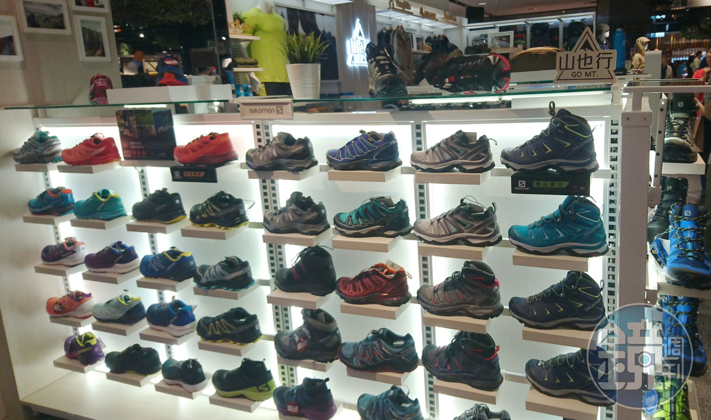 Salomon除了登山鞋外，野跑鞋也相當專業。