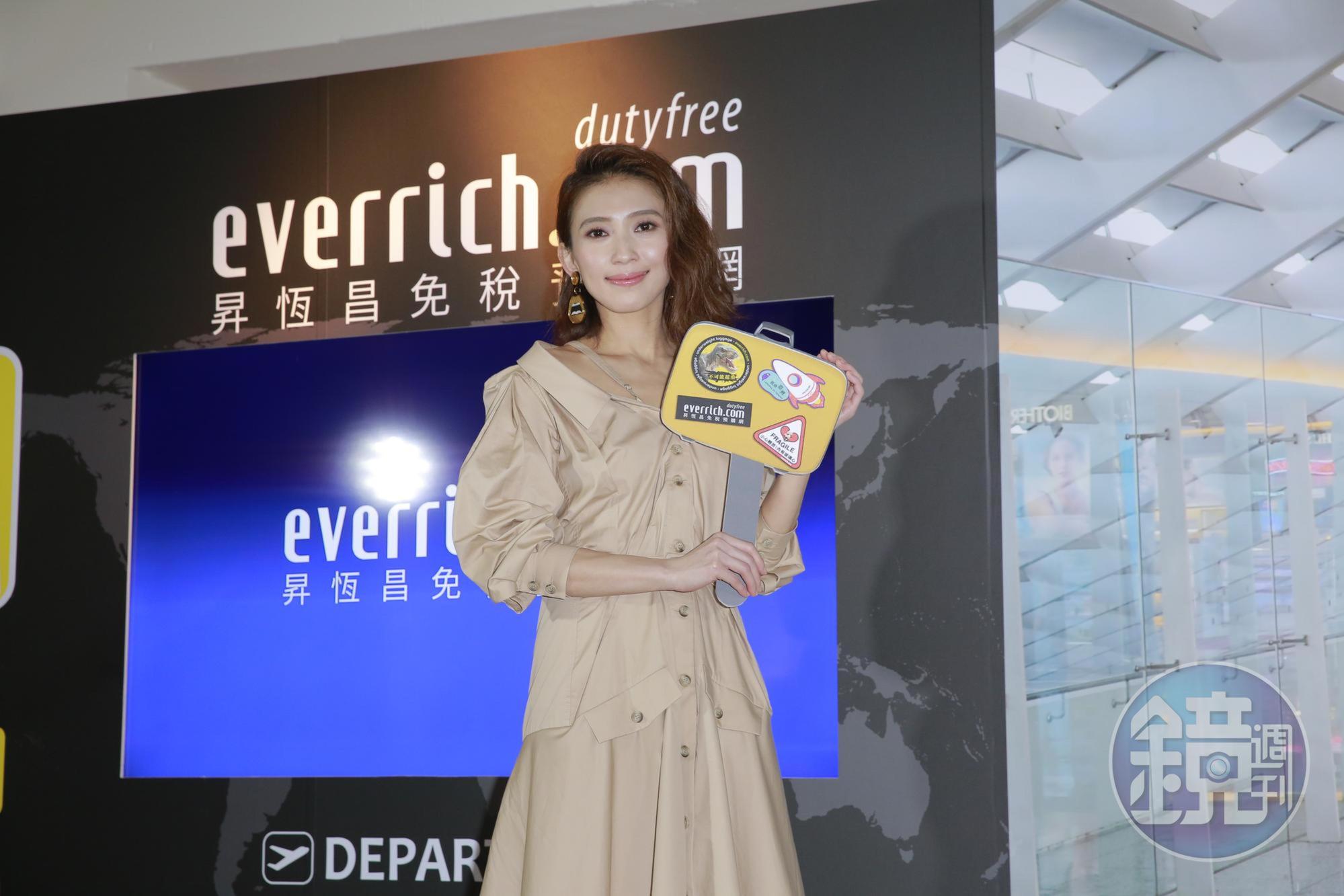戴佩妮出席免稅預購網記者會，透露因為工作關係，一年得進出機場幾十趟。
