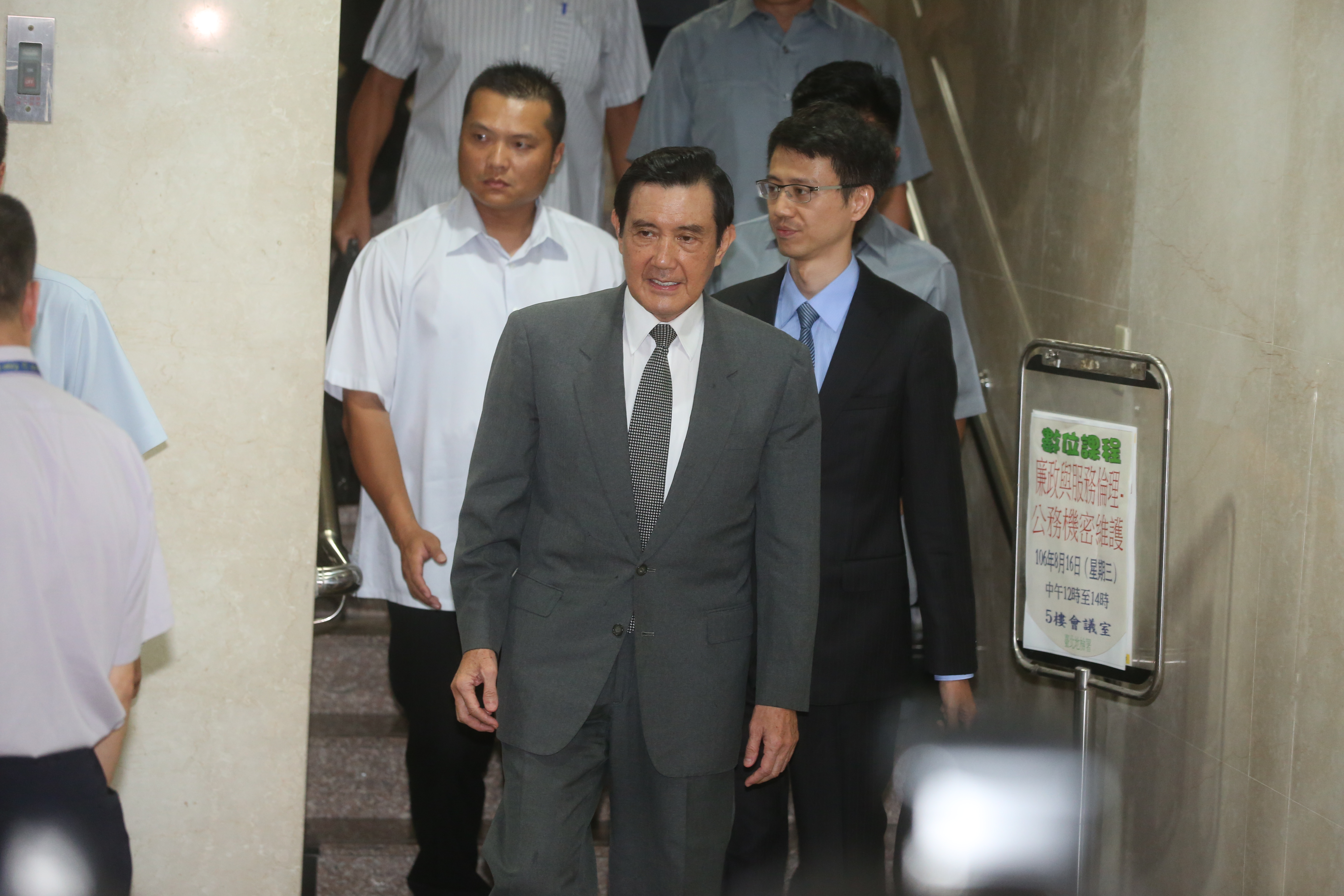 馬英九質疑北檢偵辦涉違反偵查不公開原則，於是對檢察官行使緘默權。