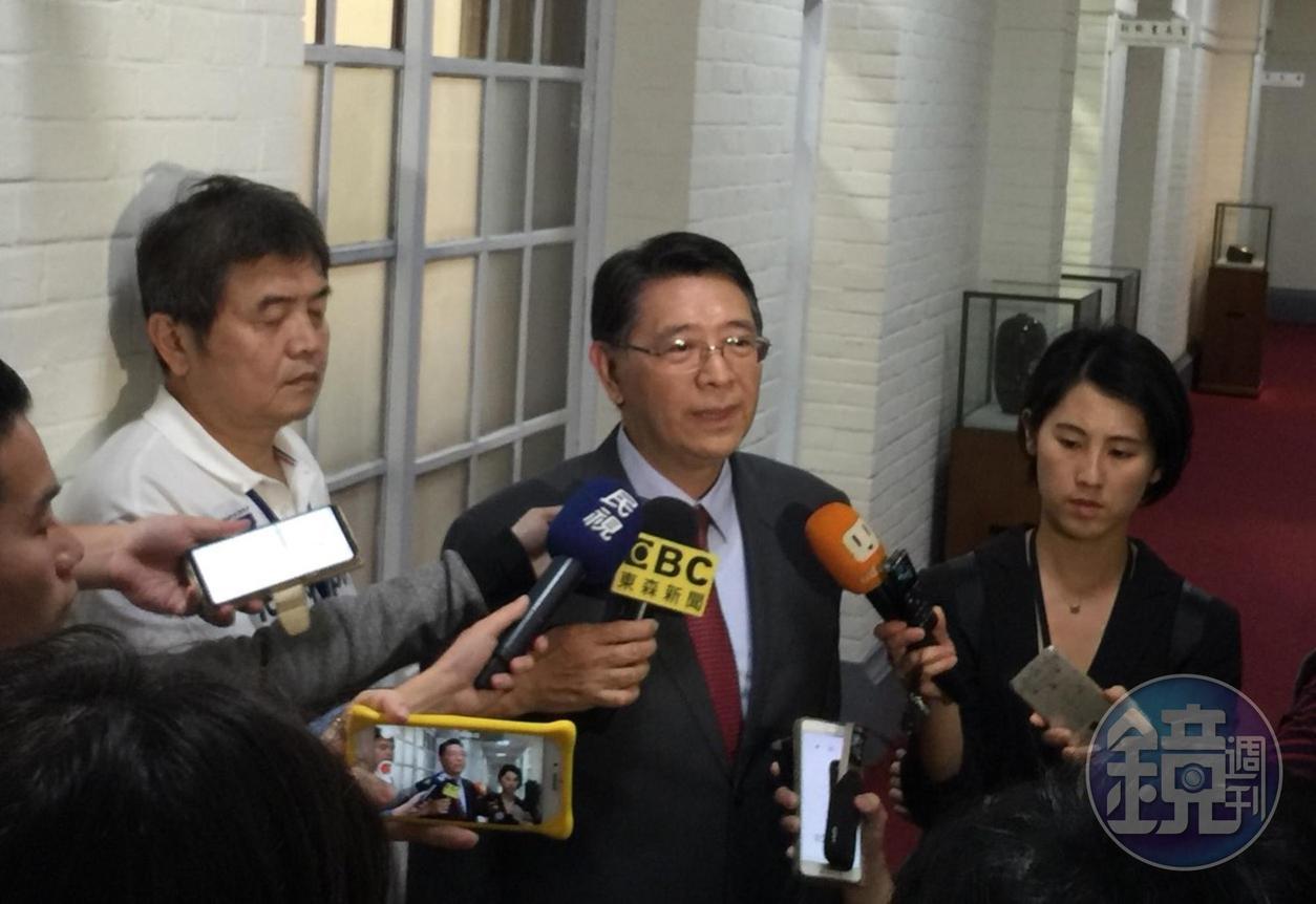 立法院祕書長林志嘉表示,抗議群眾對國家國會以及新聞自由造成嚴重傷害,應依法追究。