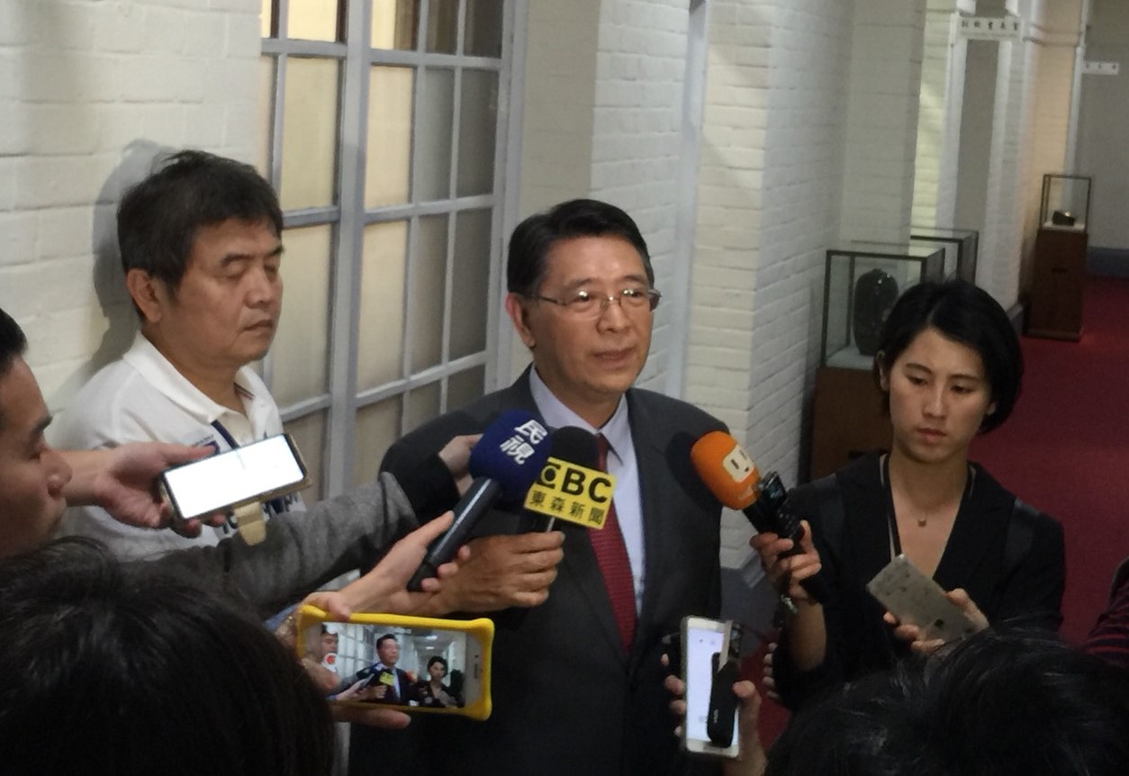 立法院祕書長林志嘉表示，抗議群眾對國家國會以及新聞自由造成嚴重傷害，應依法追究。