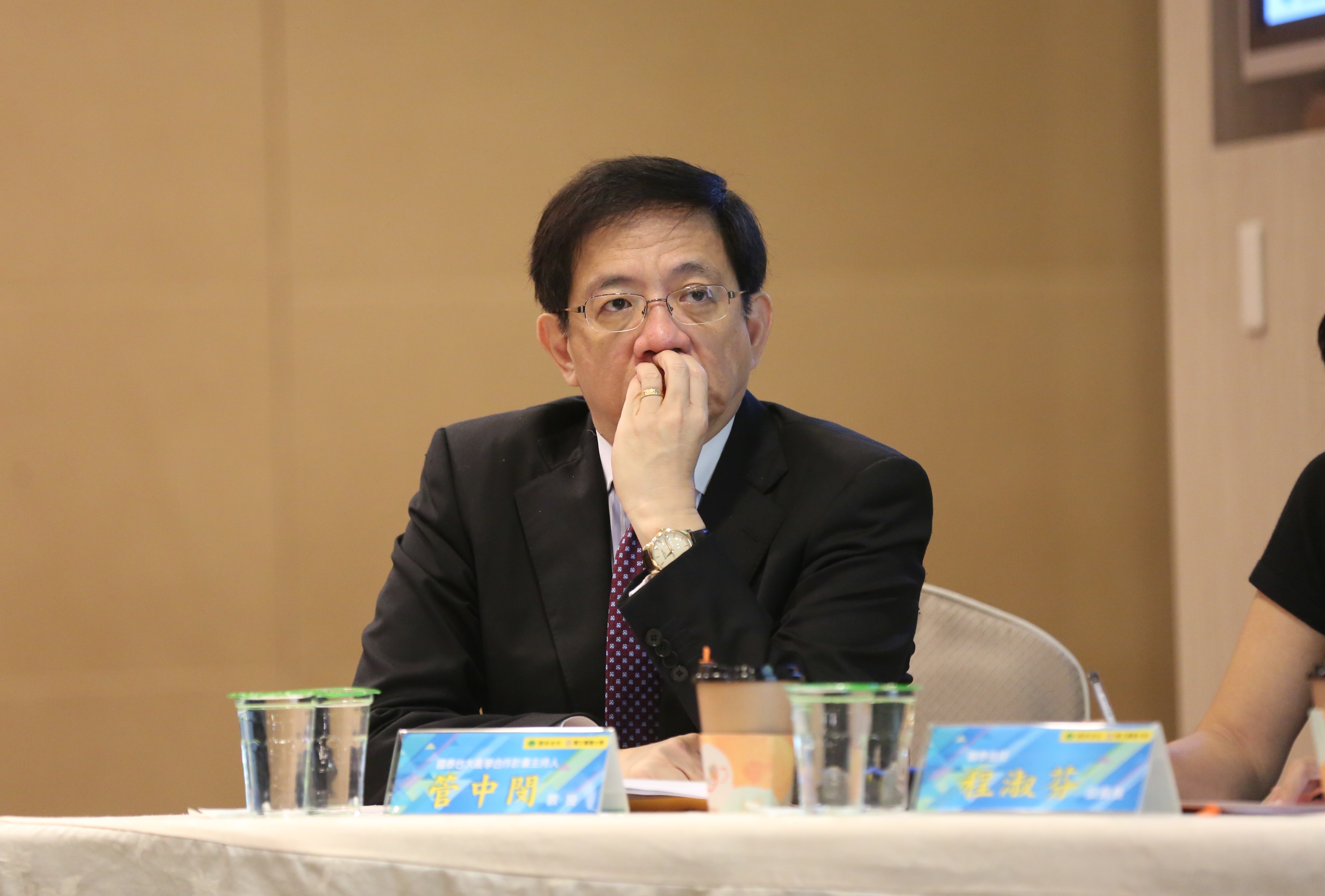 教育部長吳茂昆表示，台大校長當選人管中閔（圖）遭質疑赴中國兼職與獨董爭議本週應該會有結果。