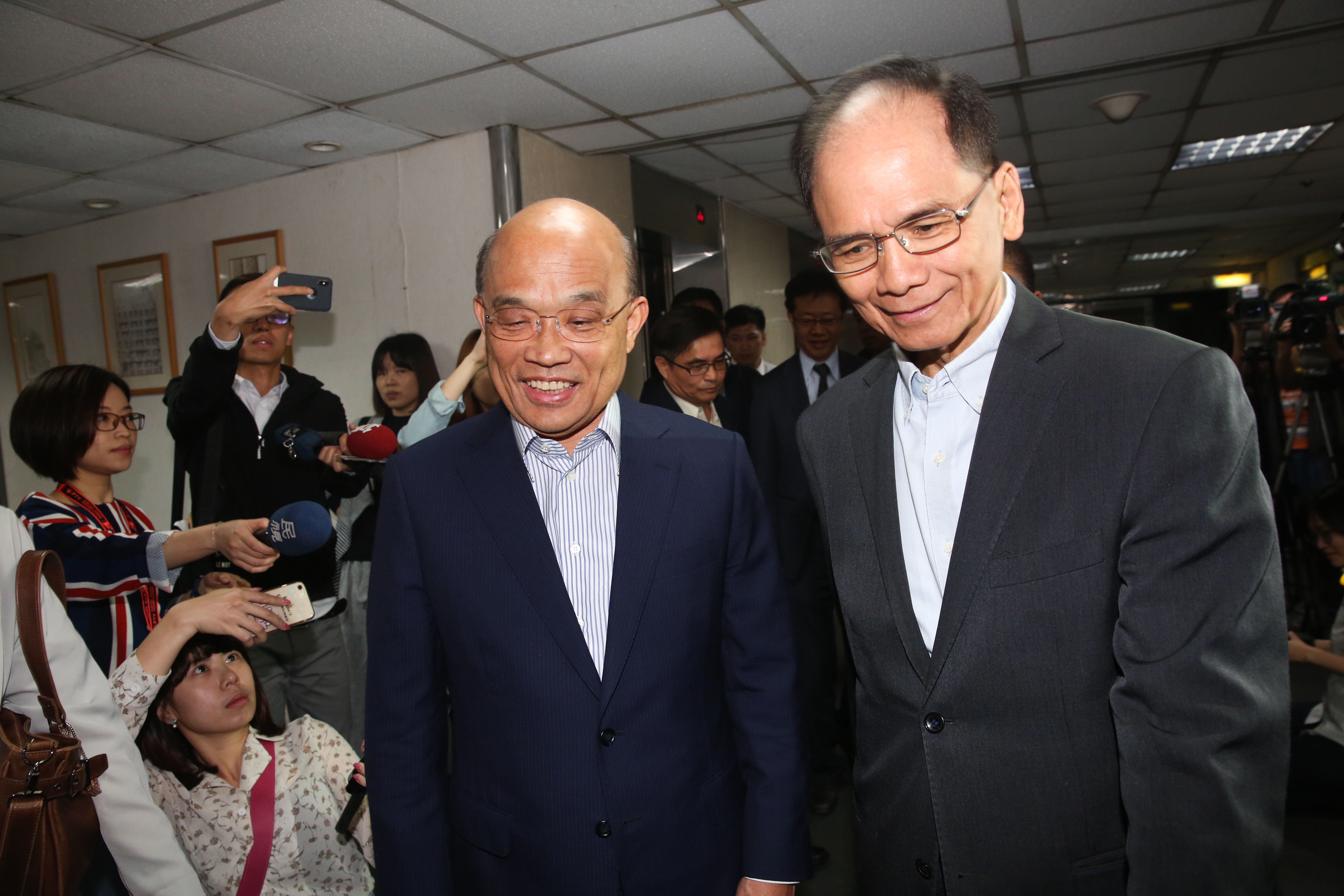 民進黨新北市長參選人蘇貞昌，今早9時前往台北市宜蘭同鄉會拜會前行政院長游錫堃。