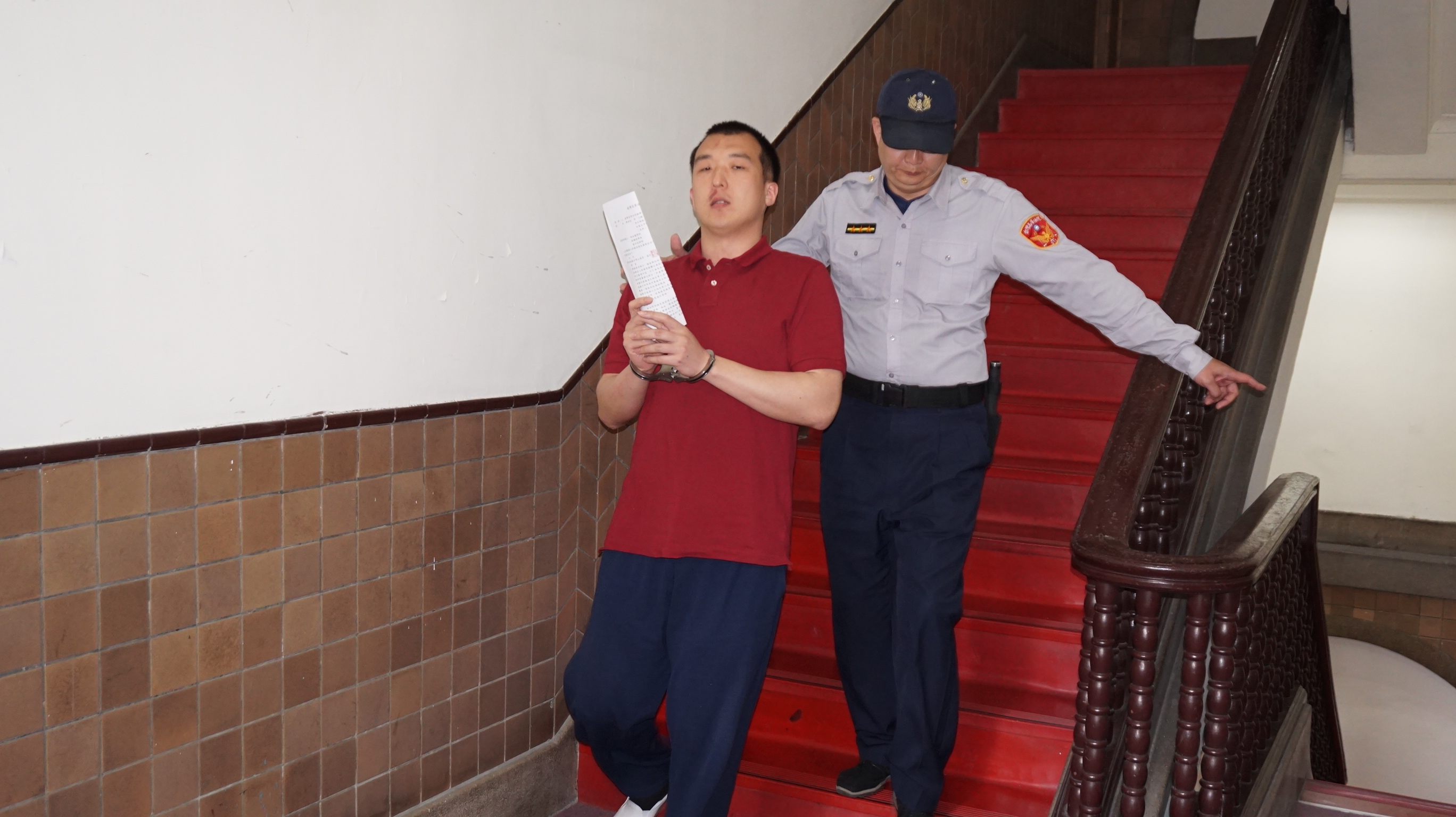 政治大學企管研究所畢業生周泓旭因吸收我國官員發展組織，二審仍遭判1年2月。