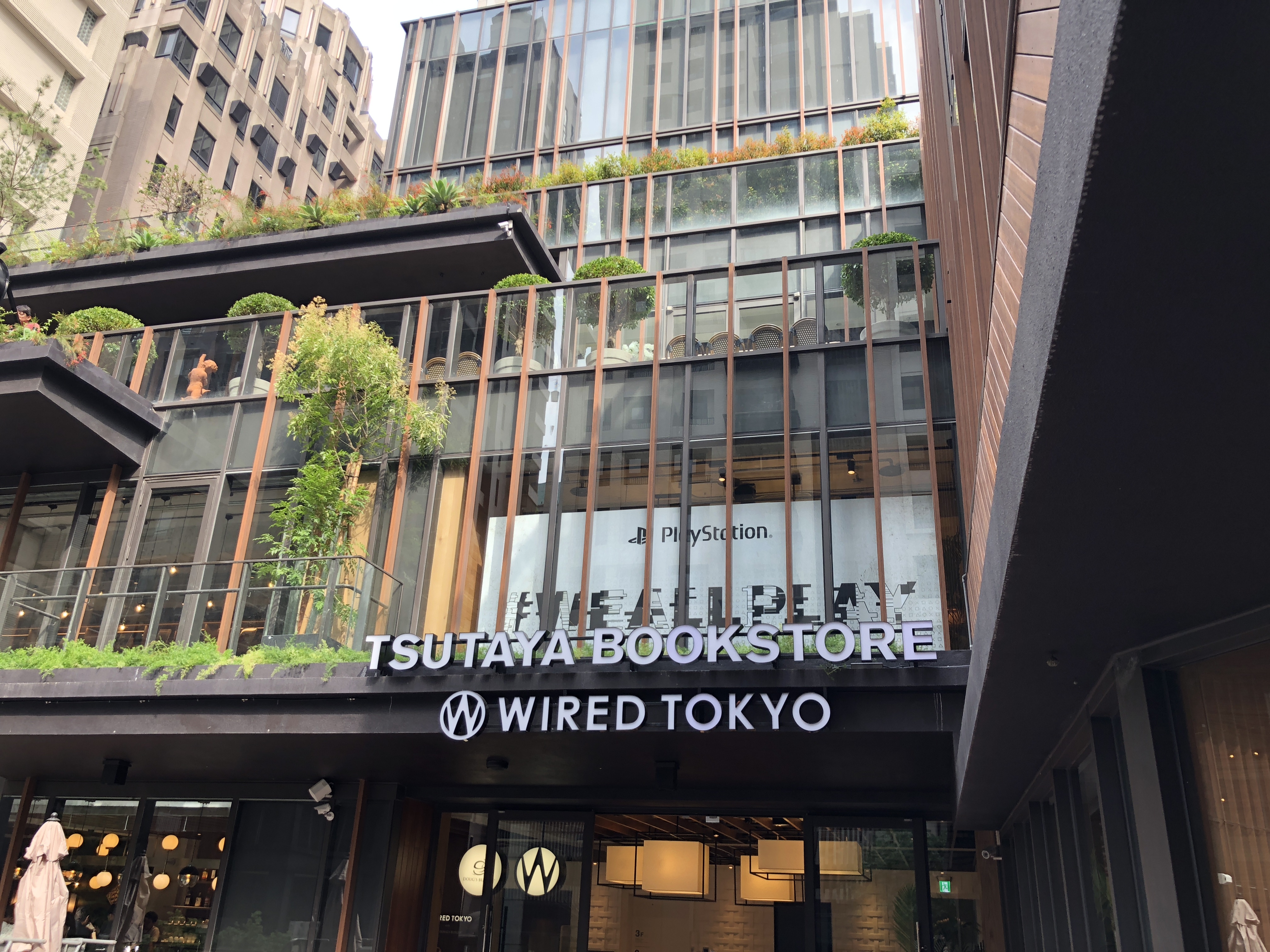 蔦屋書店台中分店空間寬敞，由於鄰近台中國家歌劇院，在選品上也特別強調藝術感與文化特性。（中環提供）