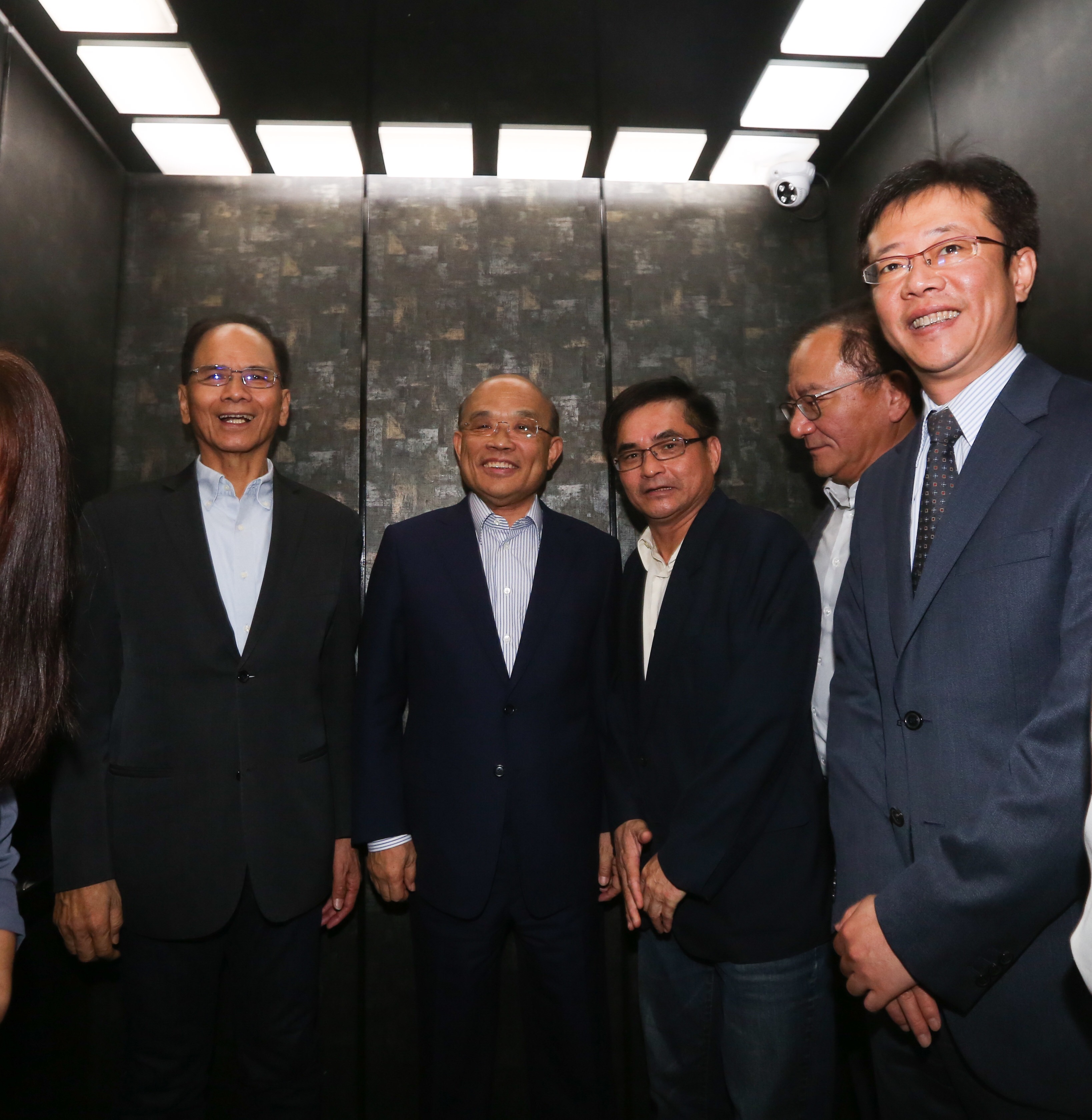 蘇貞昌離去時，游錫堃特地搭電梯送他下樓。
