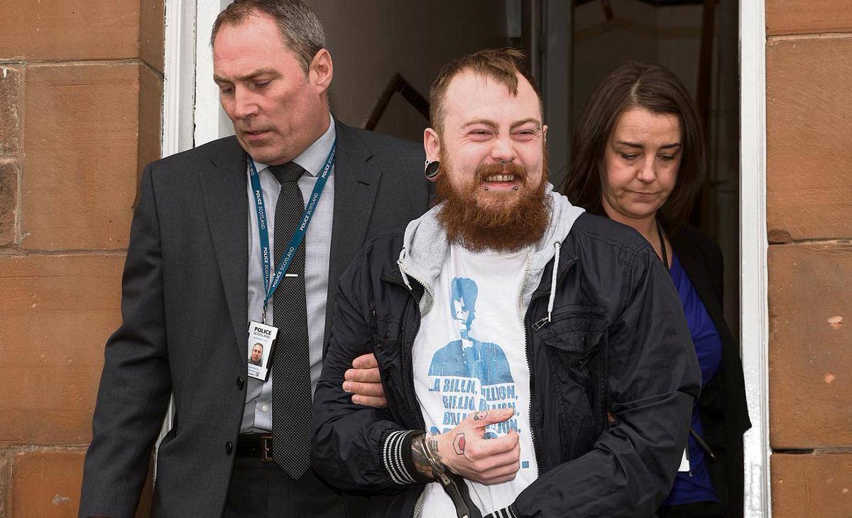 Count Dankula 被逮捕時的照片。 (Twitter@CountDankulaTV)