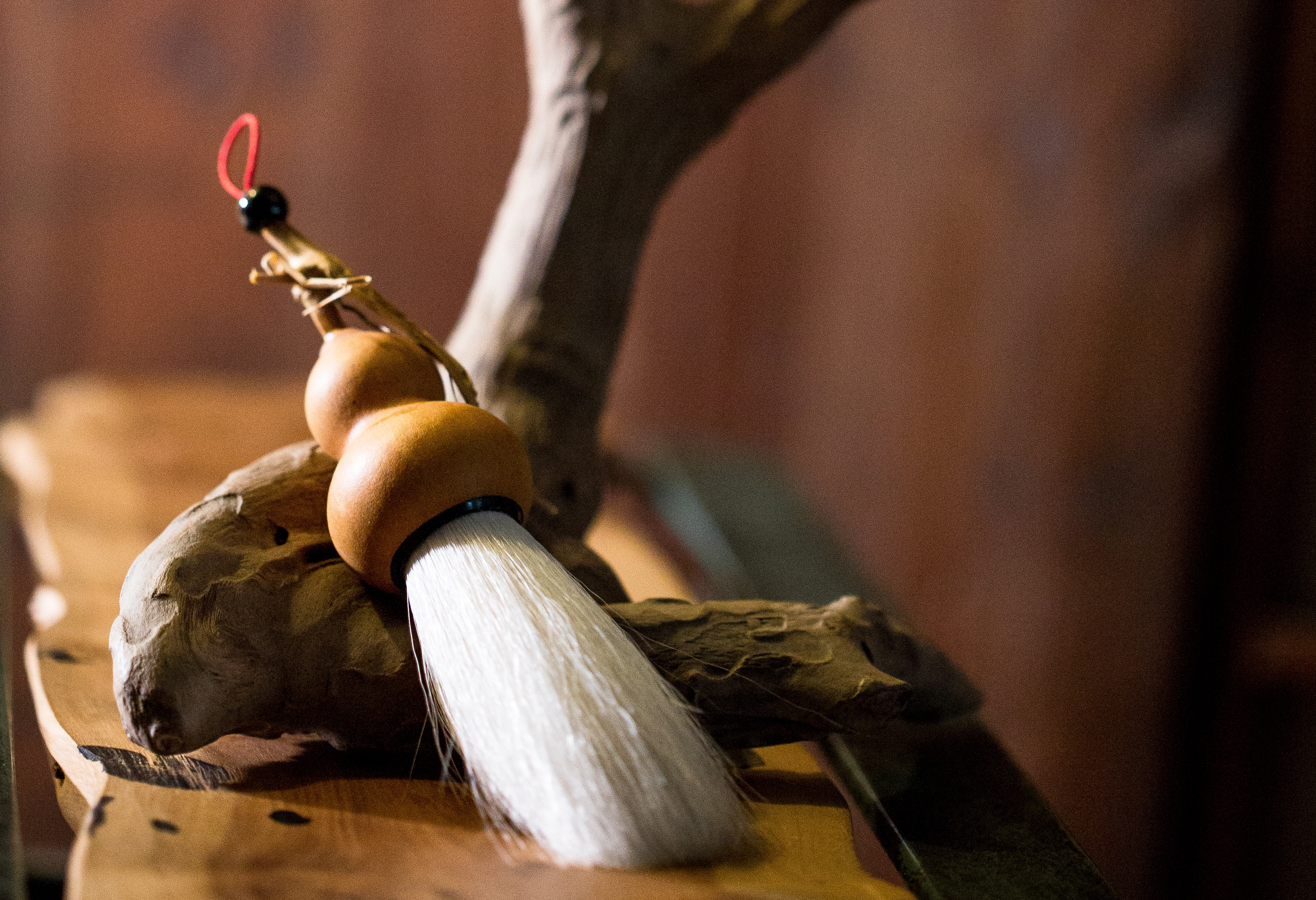 迷你葫蘆做成筆桿的毛筆，象徵福祿，許多人會買去當禮品。