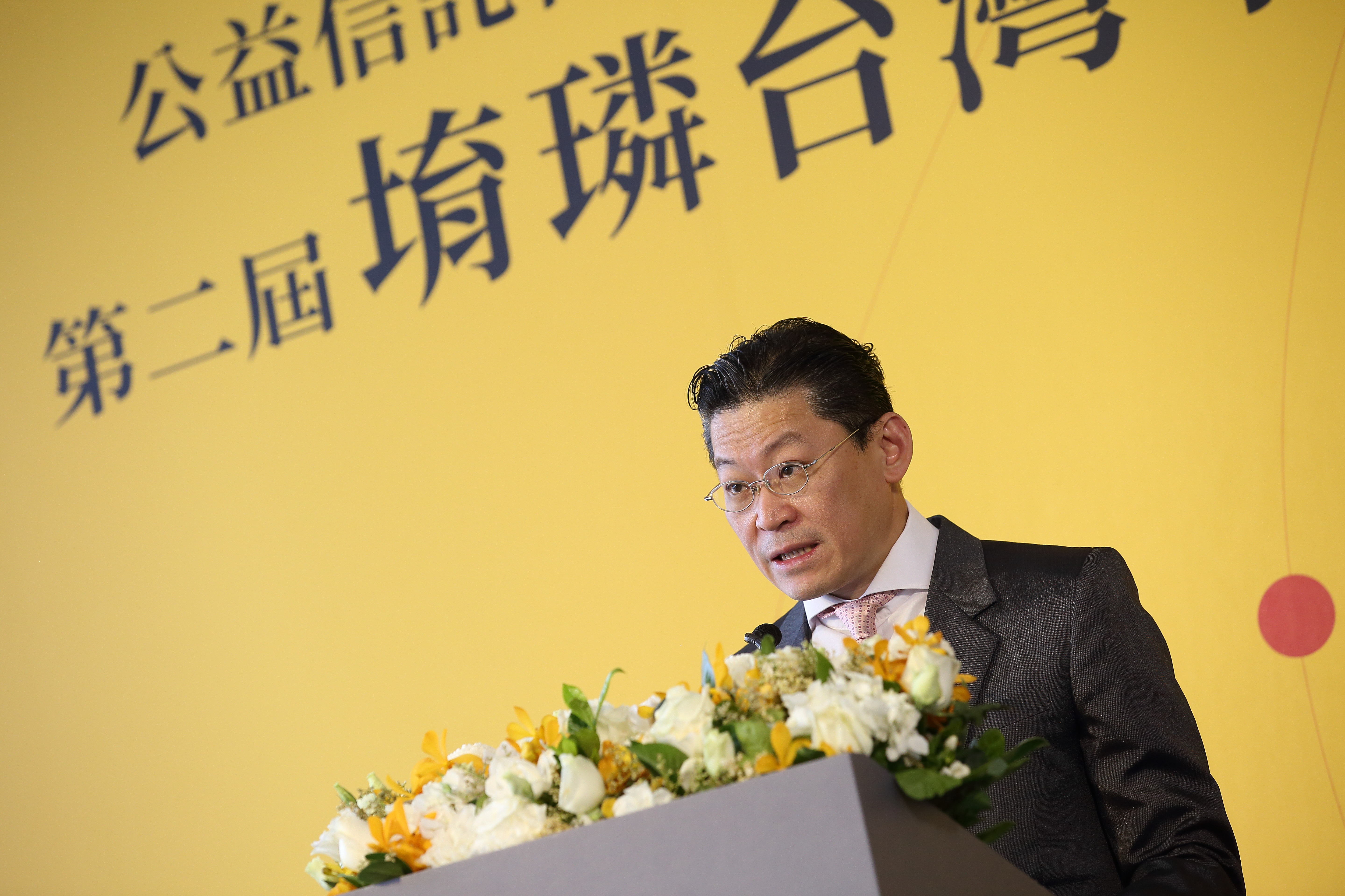 宏泰企業機構執行董事林鴻南，今日代父宣示做公益決心，強調捐款已超過5億元。