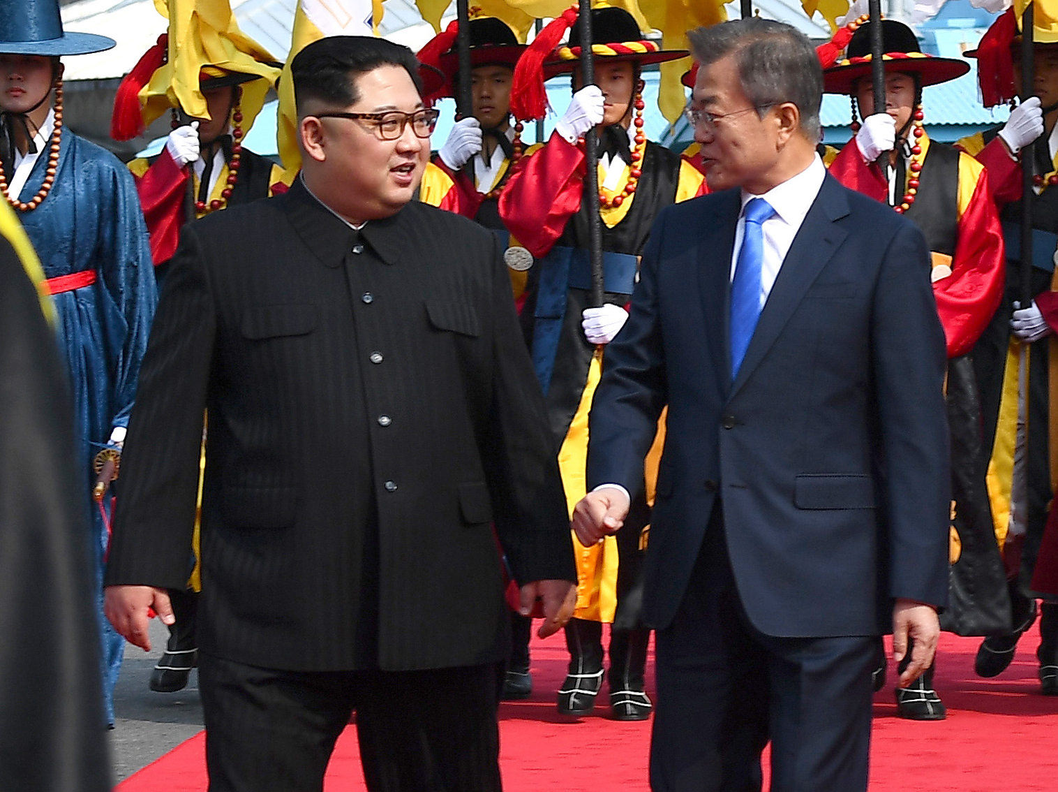 【南北韓高峰會】金正恩跨過兩韓軍事分界線  中國網民high：期待兩岸統一