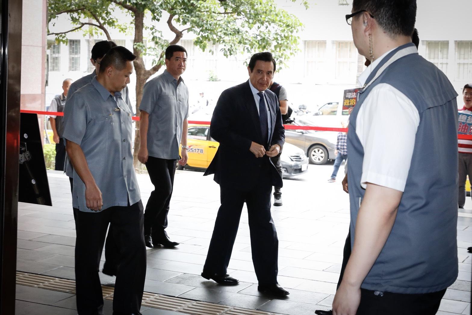 台北地檢署偵辦三中案，今（27日）三度傳訊前總統馬英九。