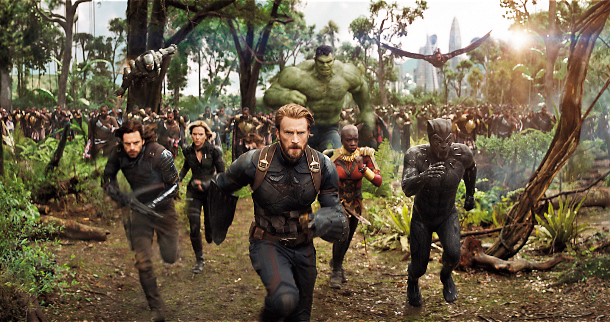 《復仇者聯盟3》的場面與演員戲分調度得宜，各種打鬥與成員間的互動也能虜獲粉絲歡心，但缺乏貫穿的思考與感情。（迪士尼提供）