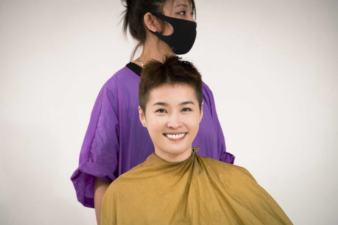 小嫻為新戲剪掉多年長髮，直呼沒安全感。（TVBS提供）