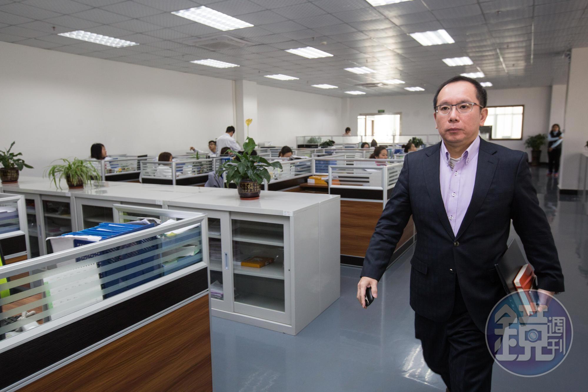 電競產業非常重視速度，許文昉認為按部就班已趕不上客戶需求，必須不擇手段滿足客戶。