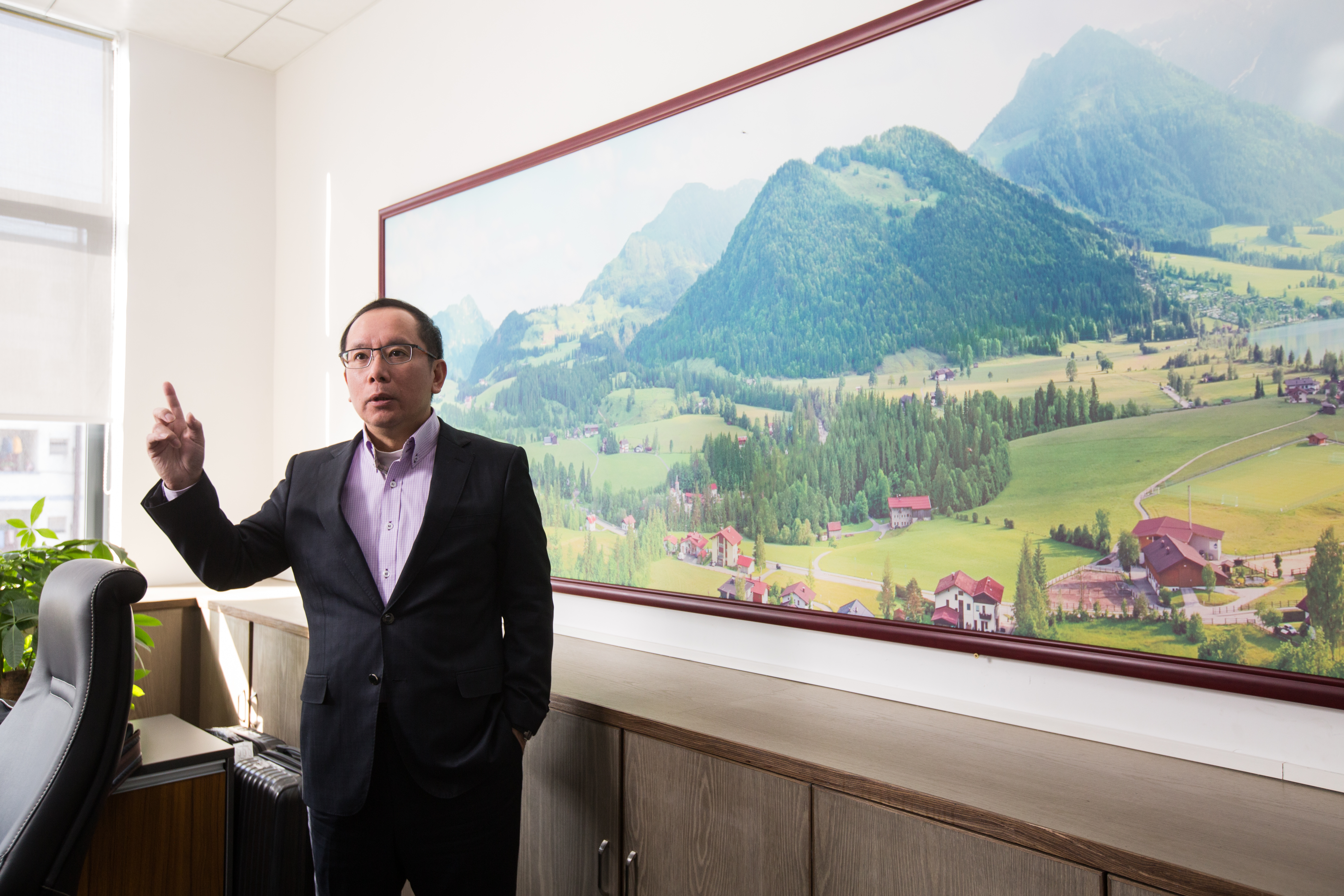 剛創立動力科技時，幾乎找不到訂單，許文昉只好從投資介入管理，親自到東莞坐鎮，了解風扇產業。