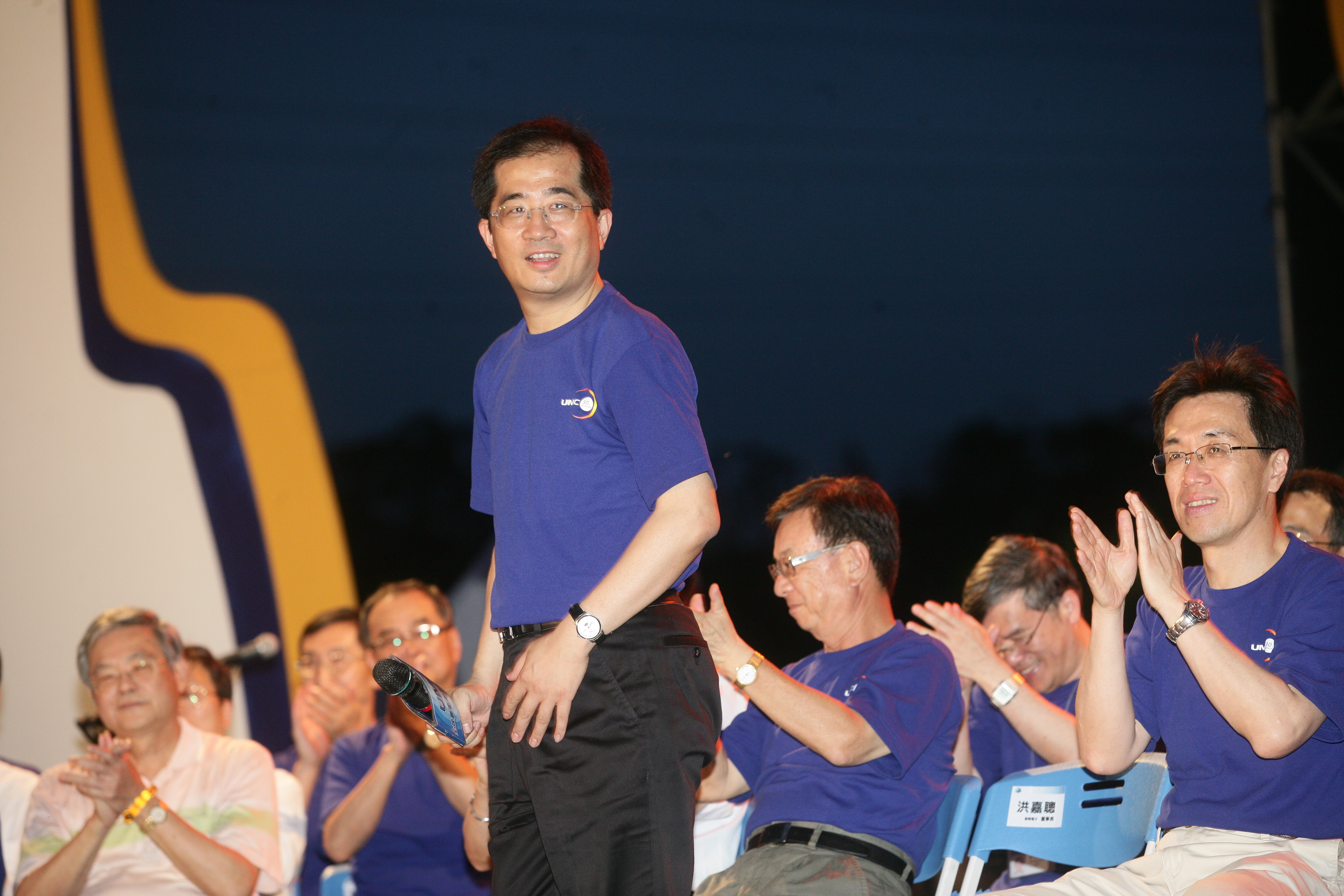 聯電董事長洪嘉聰（前）表示，巧新一案該公司是以證人身分協助調查。（今周刊提供）