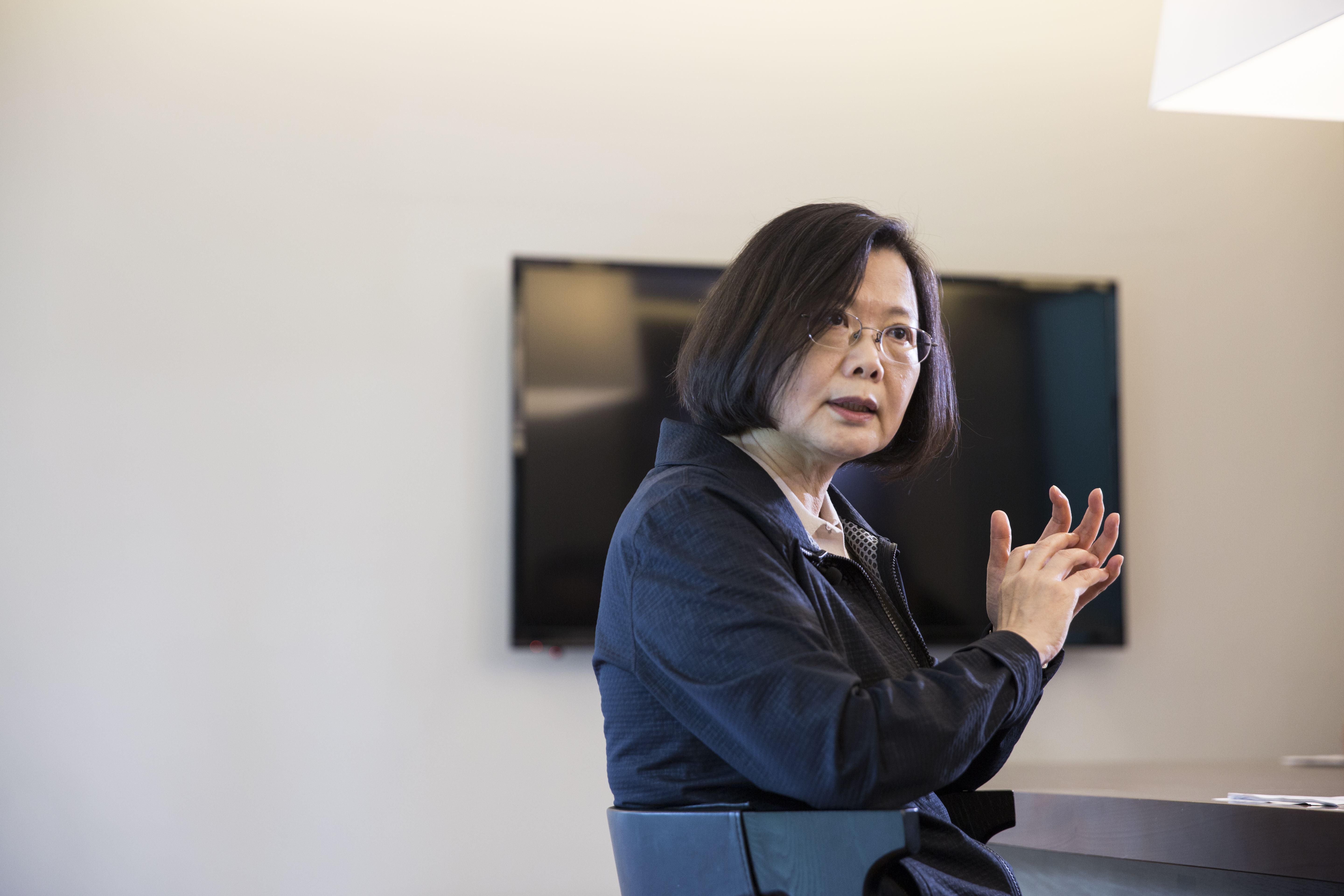 南北韓領導人今天破冰會談，總統蔡英文表示，在對等原則之下可以與對岸的領導人見面。