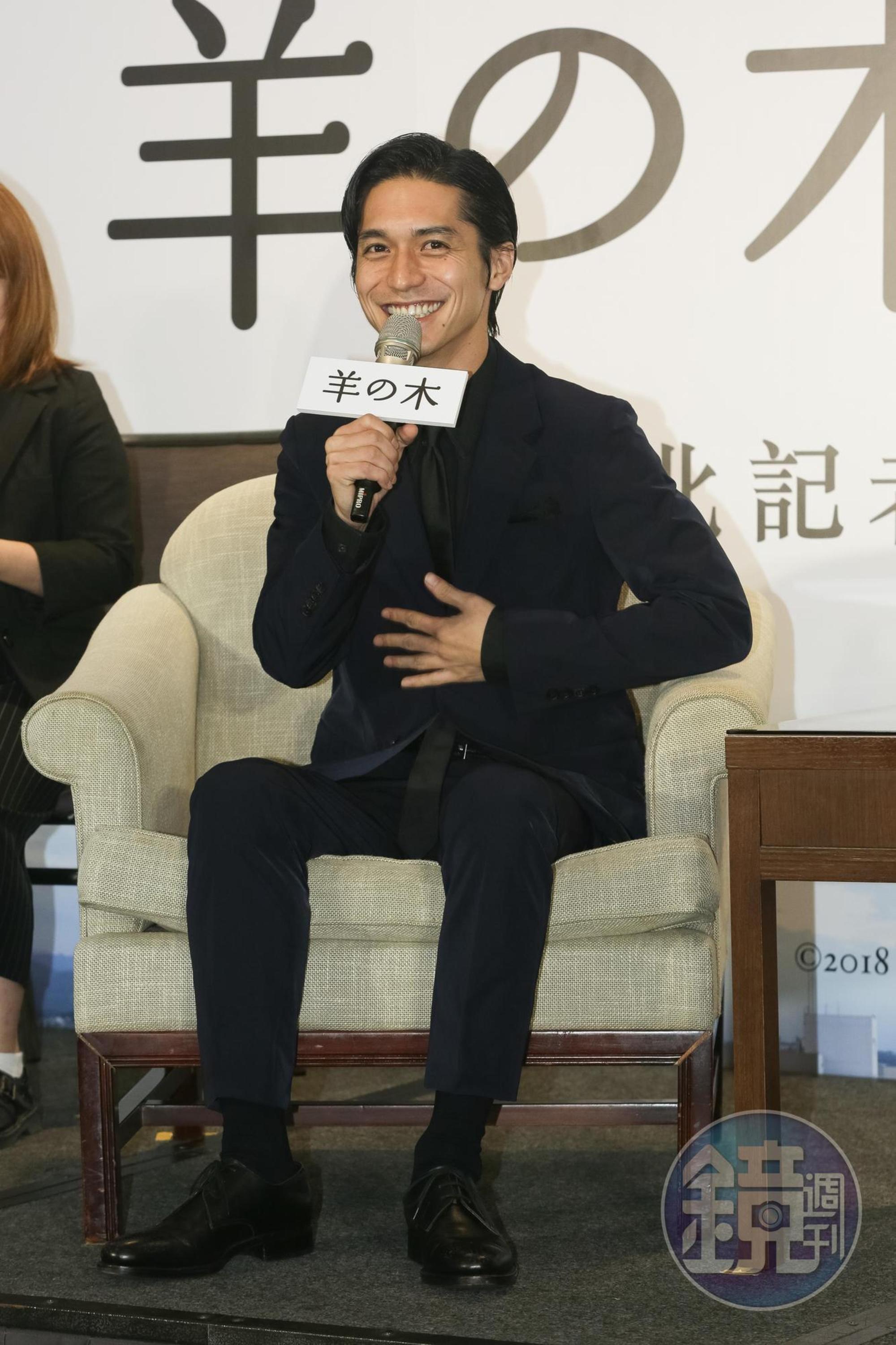錦戶亮苦練中文自我介紹，中文發音獲得全場讚賞，讓他露出滿意的笑容。