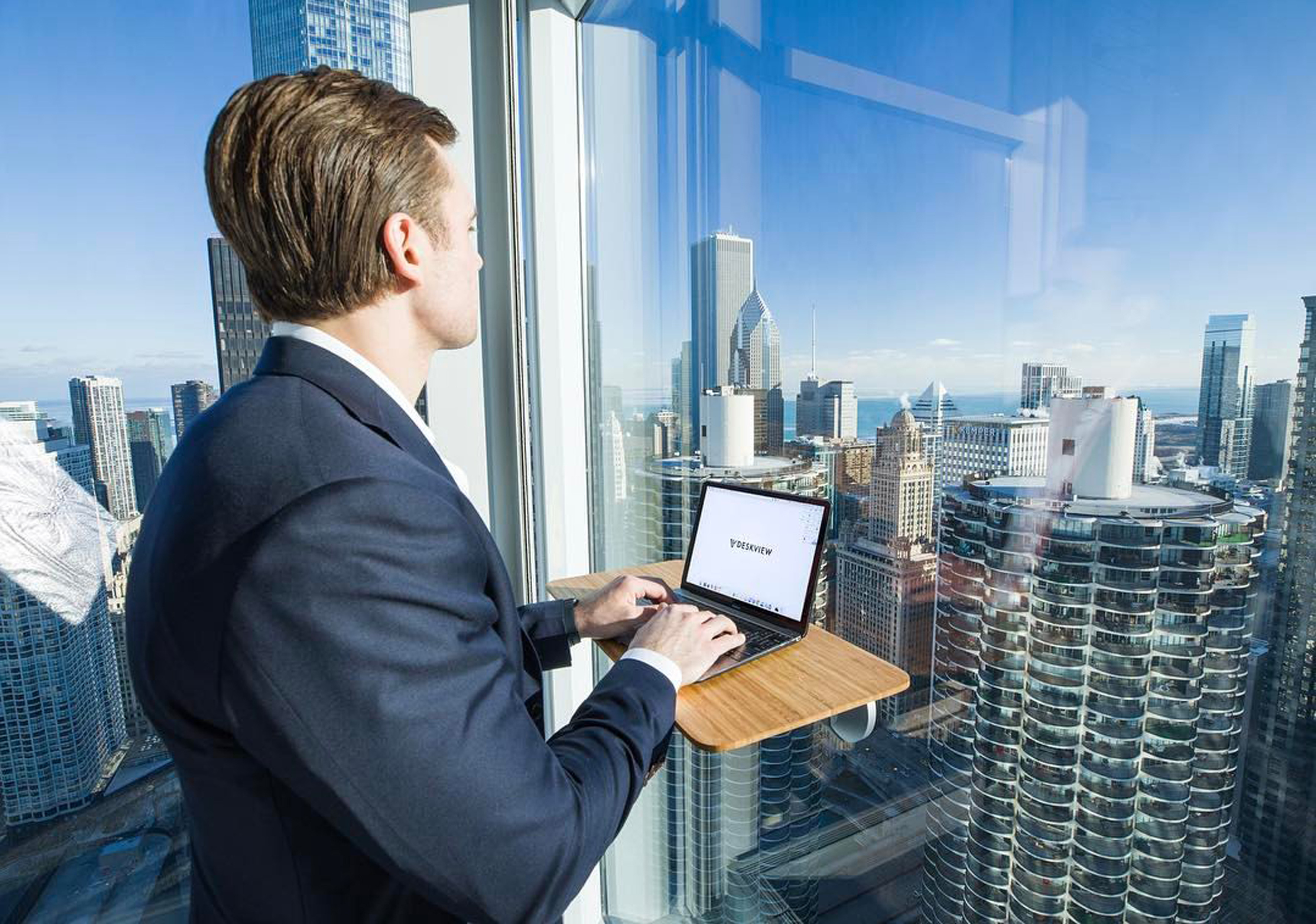 站著辦公，和走動式管理等概念，近幾年在歐美相當流行。（東方IC）