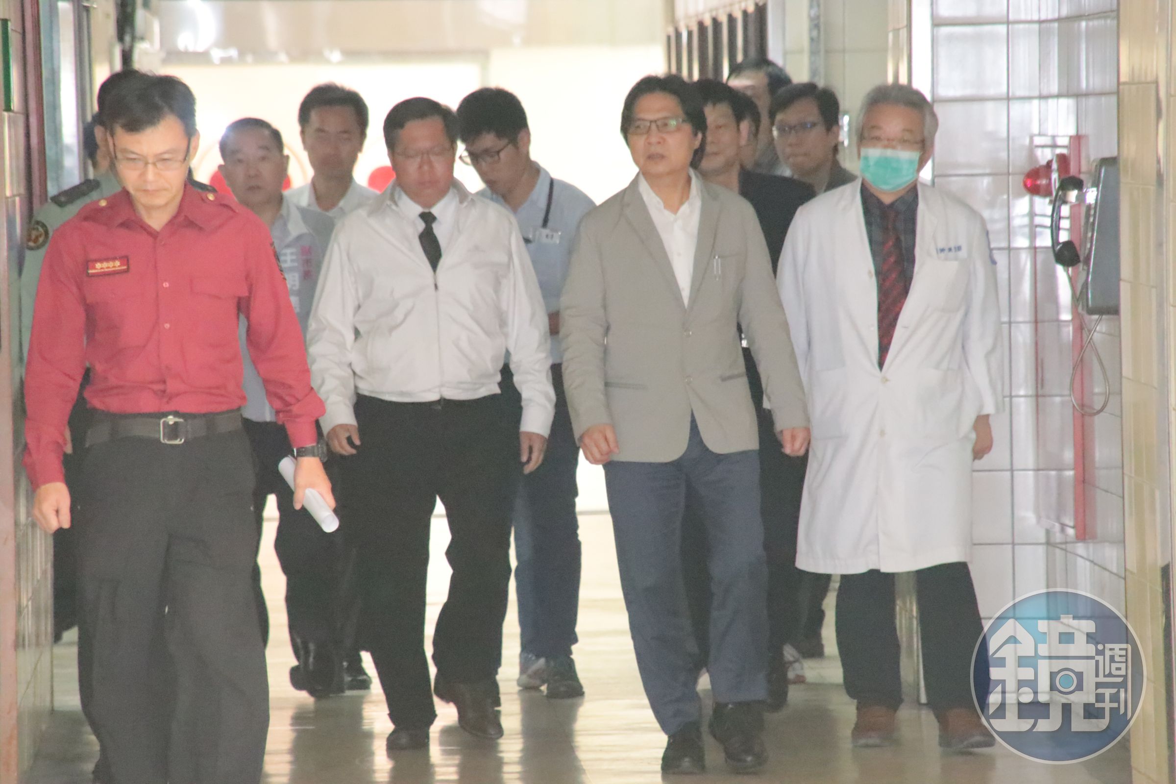 葉俊榮先前往殯儀館向殉職家屬致哀，接著與桃園市長鄭文燦趕往桃園市龍潭804國軍桃園總醫院，探視倖存隊員呂宗郁。