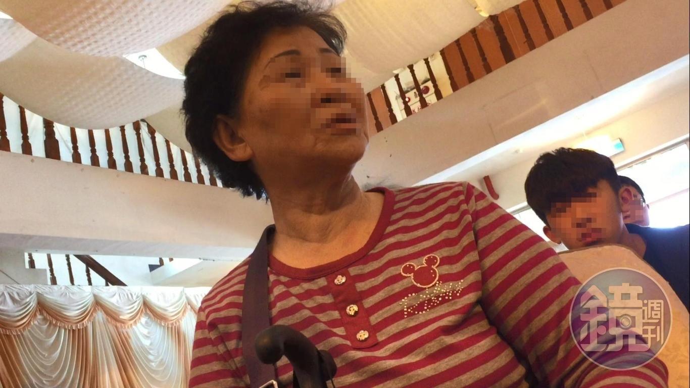 李母不捨孝順的兒子喪身火海，希望不要解剖讓他能少受點苦。