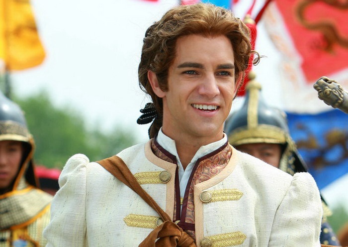 潘傑明因在《新還珠格格》中飾演「班傑明」走紅。