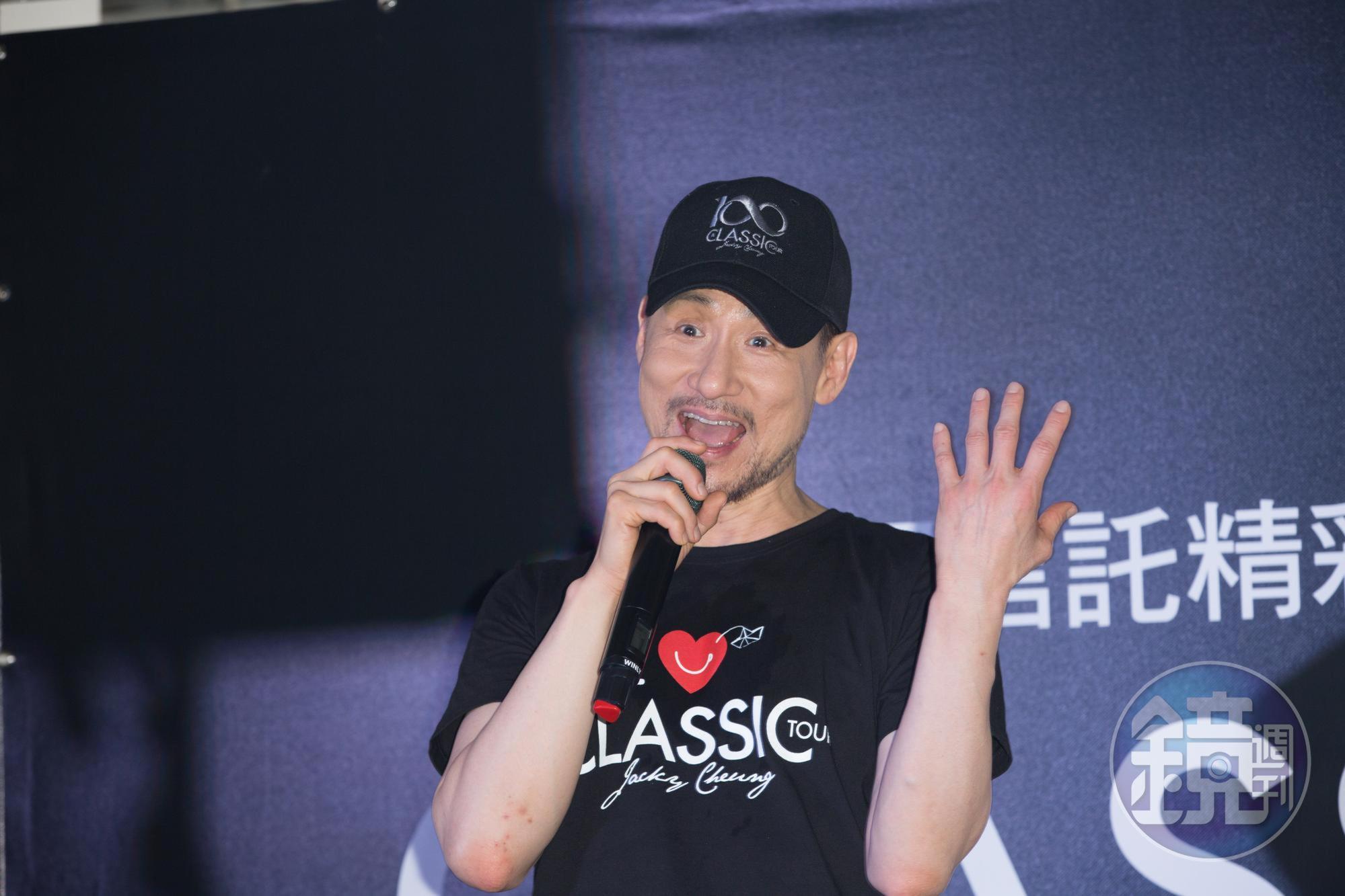 面露疲態的張學友強打精神完成媒體慶功宴，結束後仍未回飯店休息，反而跟一票大明星朋友吃消夜續攤。